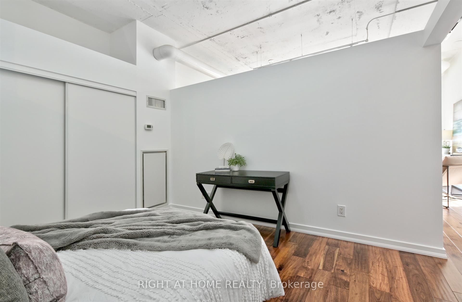 2 Fieldway Road 611
