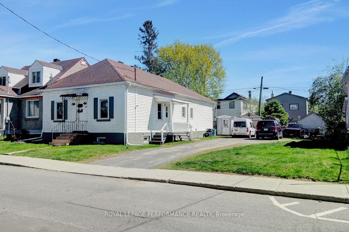 228 Carillon Street