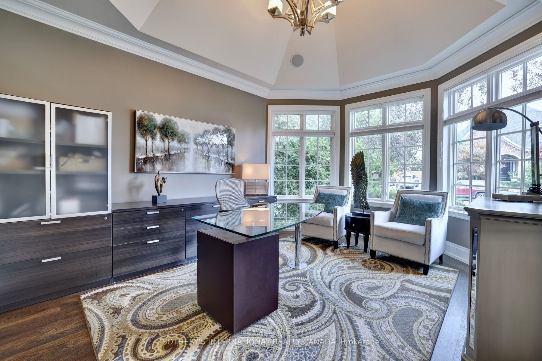 32 Oakwood Avenue S
