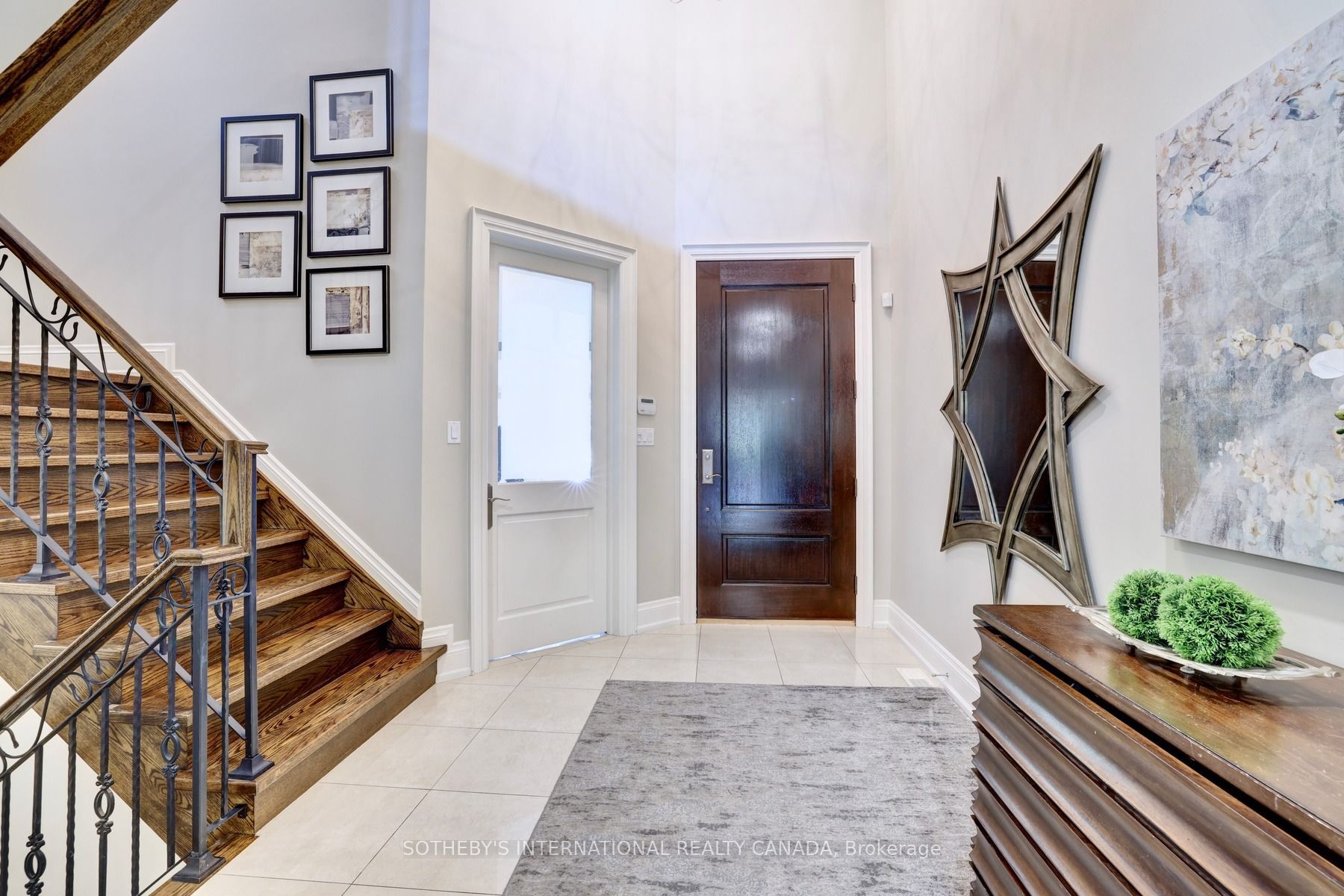 32 Oakwood Avenue S