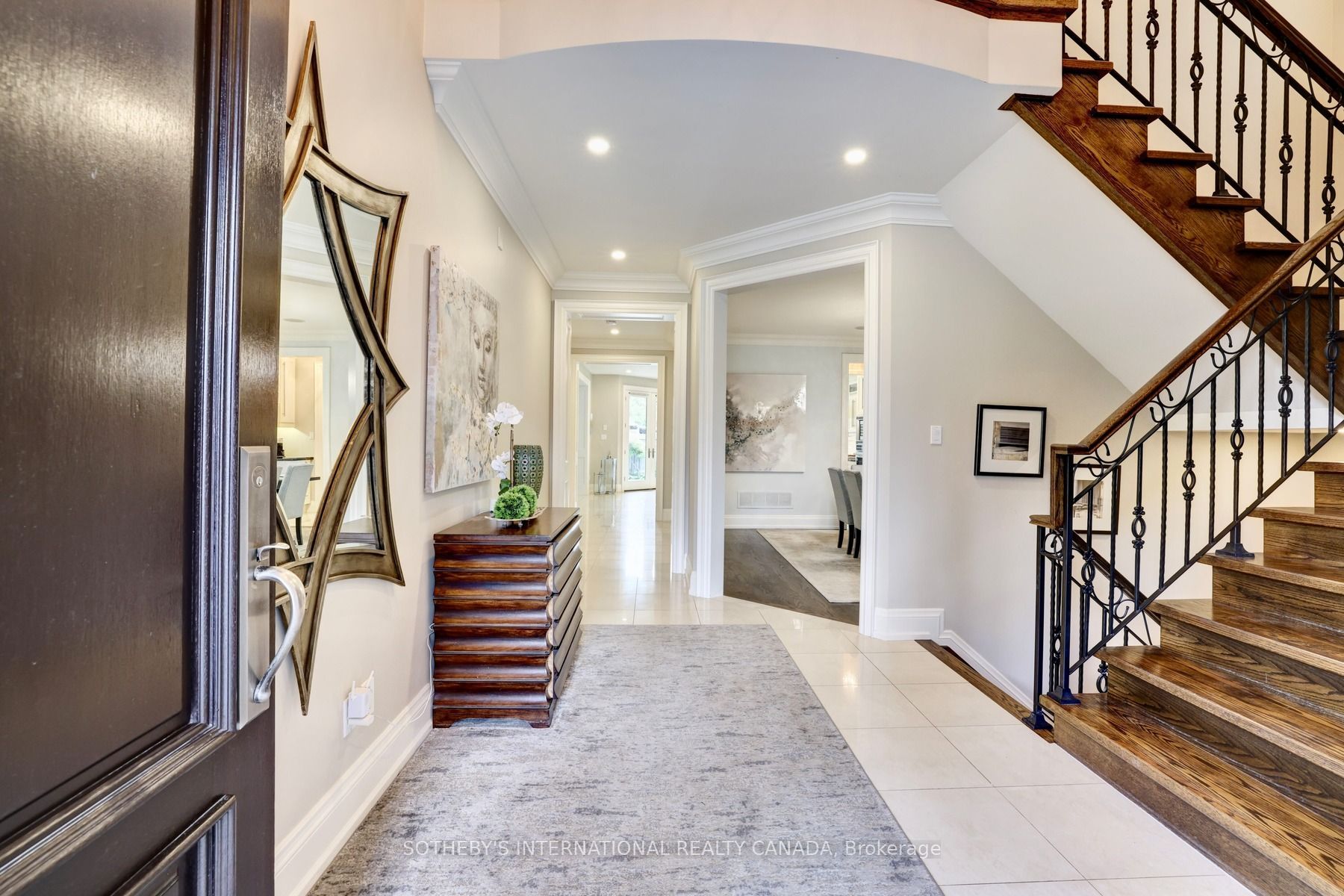 32 Oakwood Avenue S