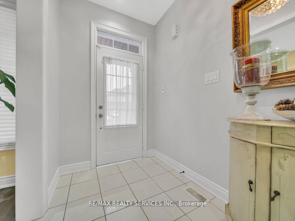 35 Wilmot Road