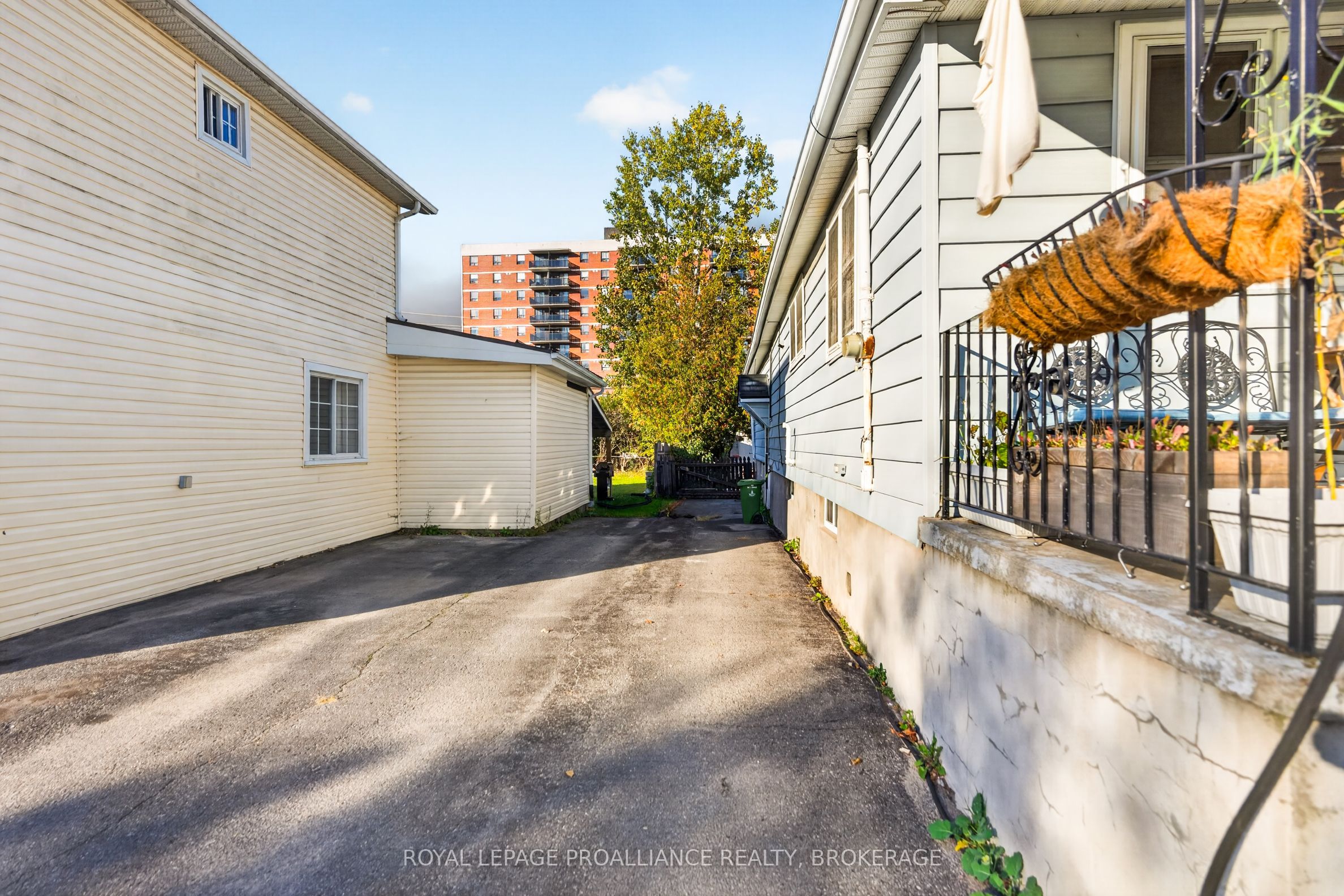 628 MacDonnell Street