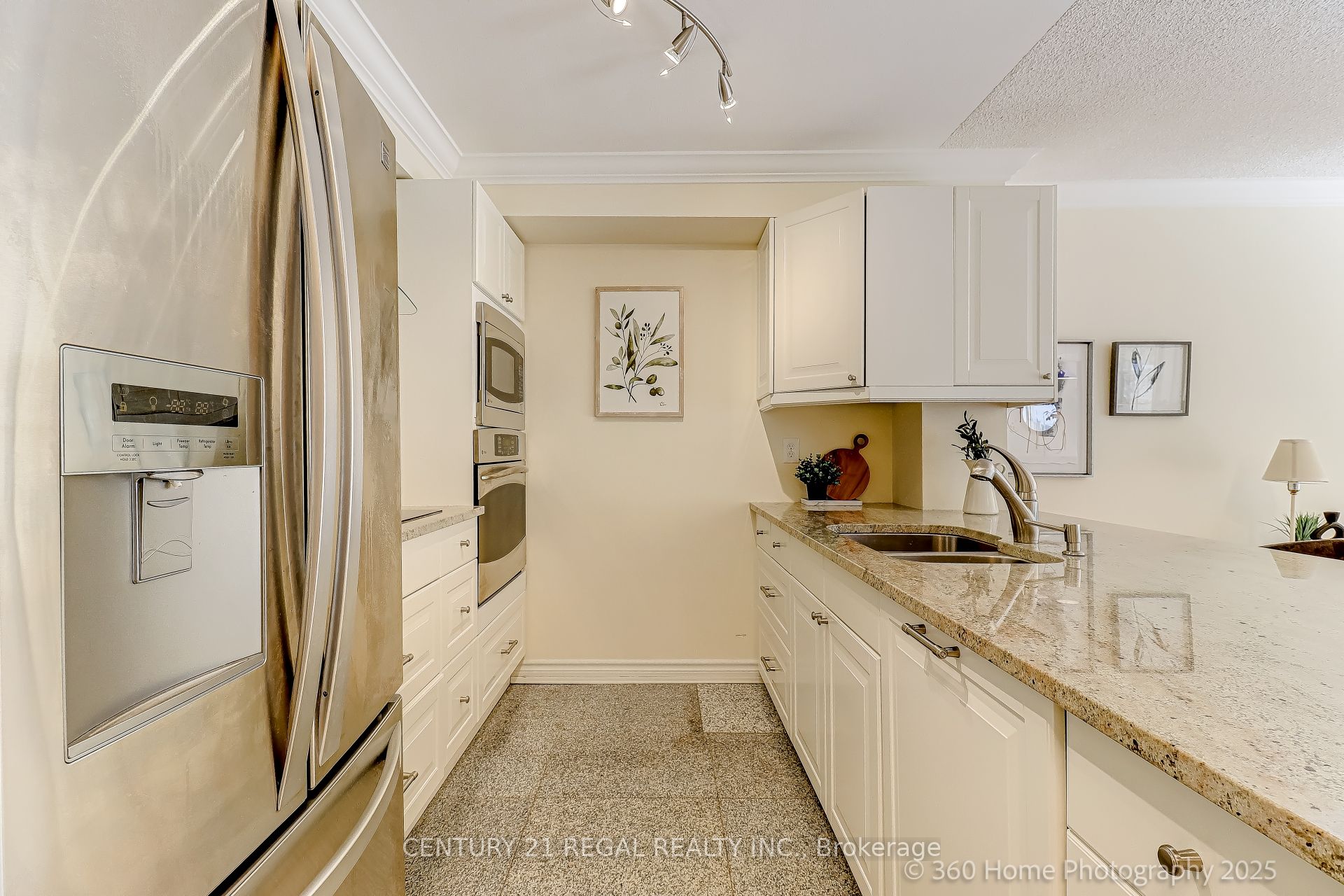 2267 Lake Shore Boulevard W 308