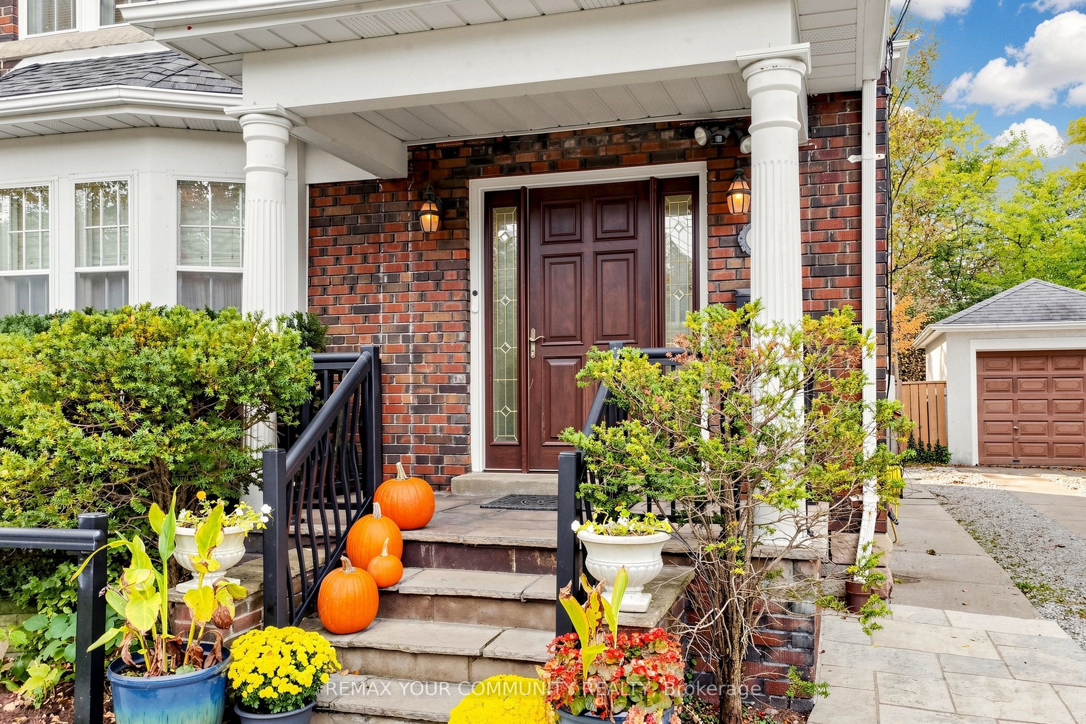 20 Grenadier Heights