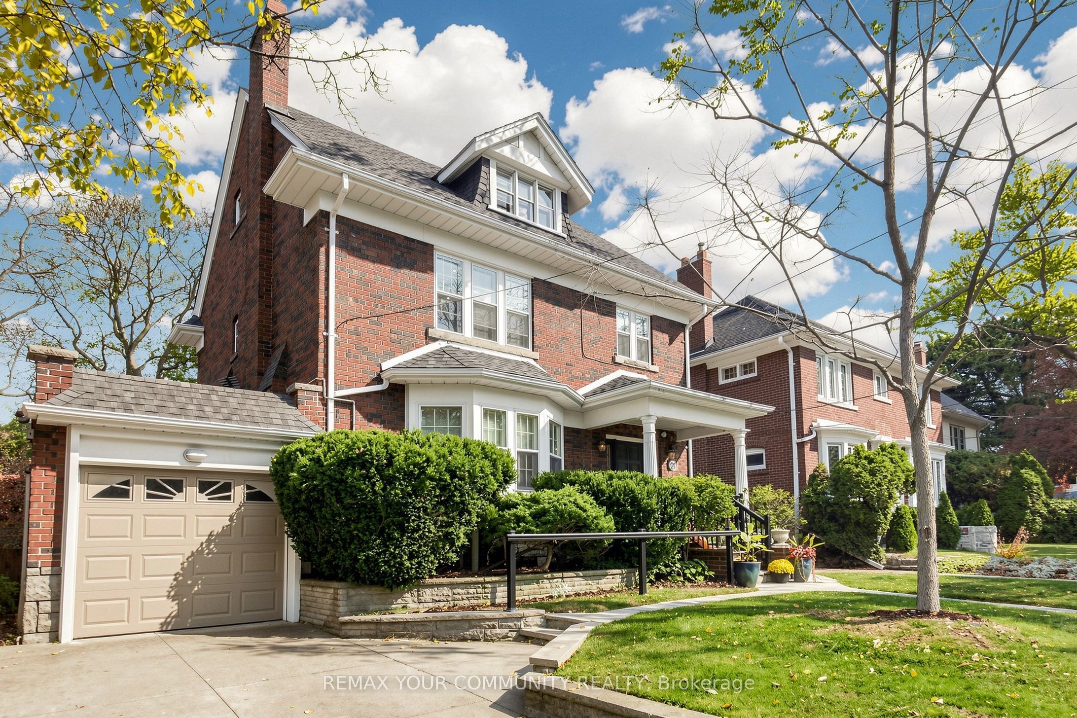 20 Grenadier Heights