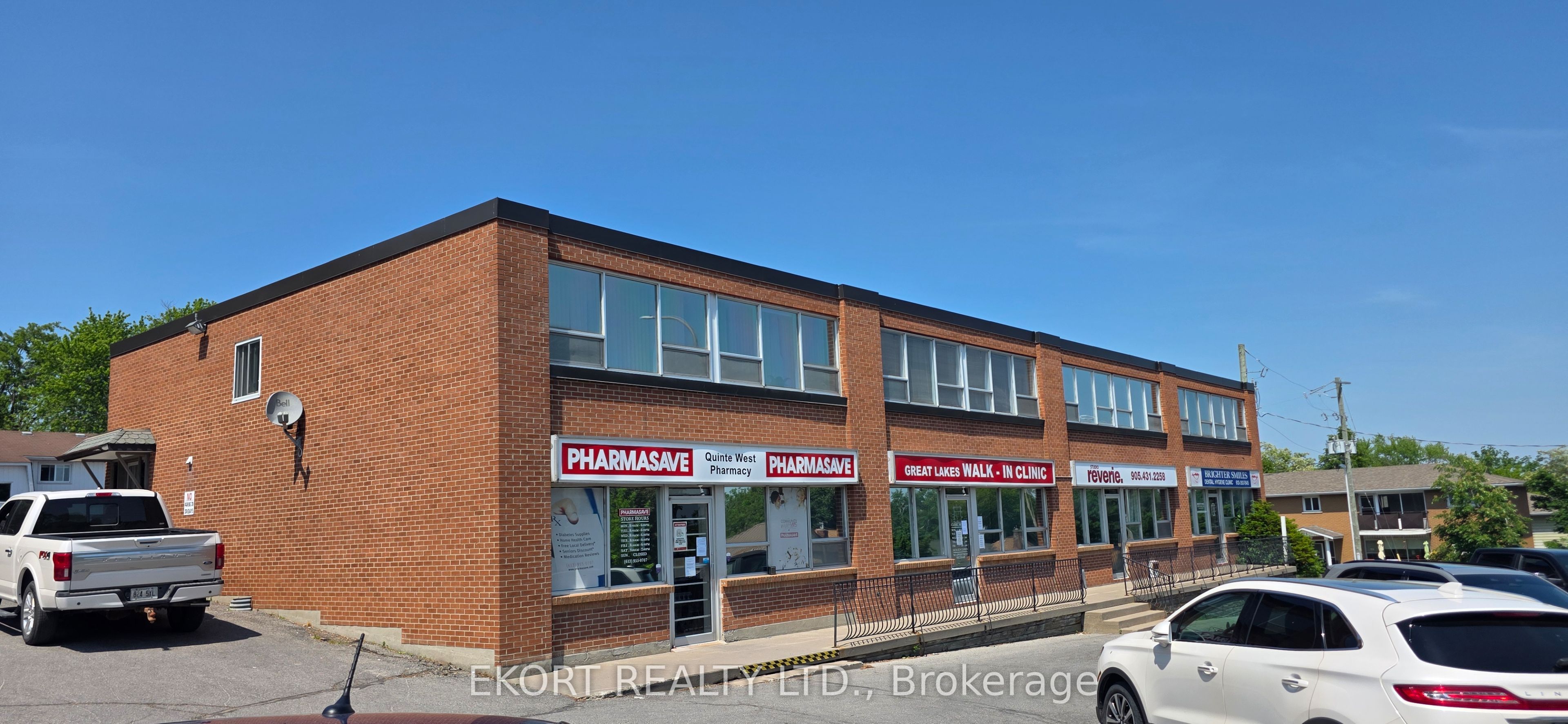 290 Dundas Street W