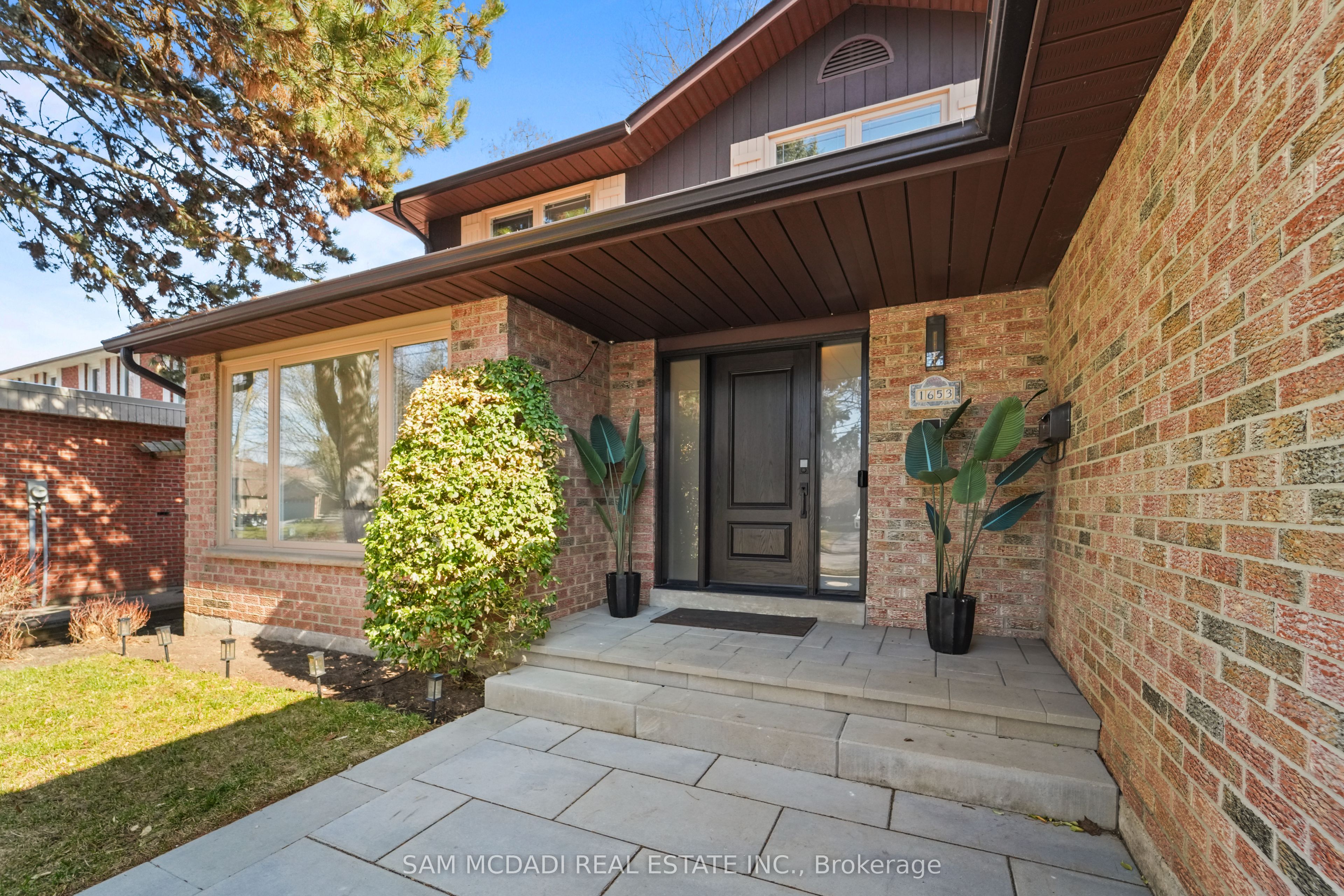 1653 Sherwood Forrest Circle