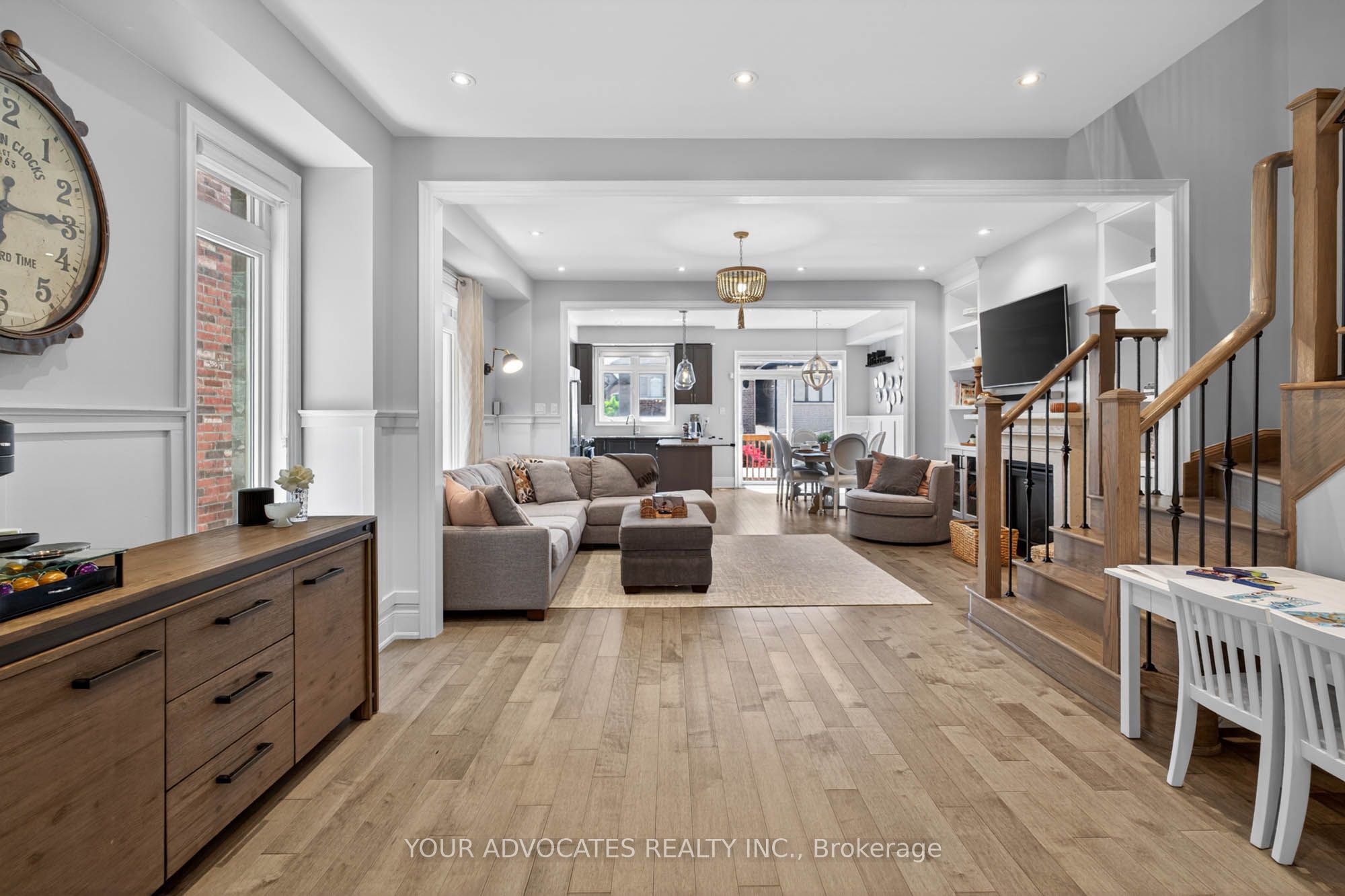 242 Cranbrook Crescent
