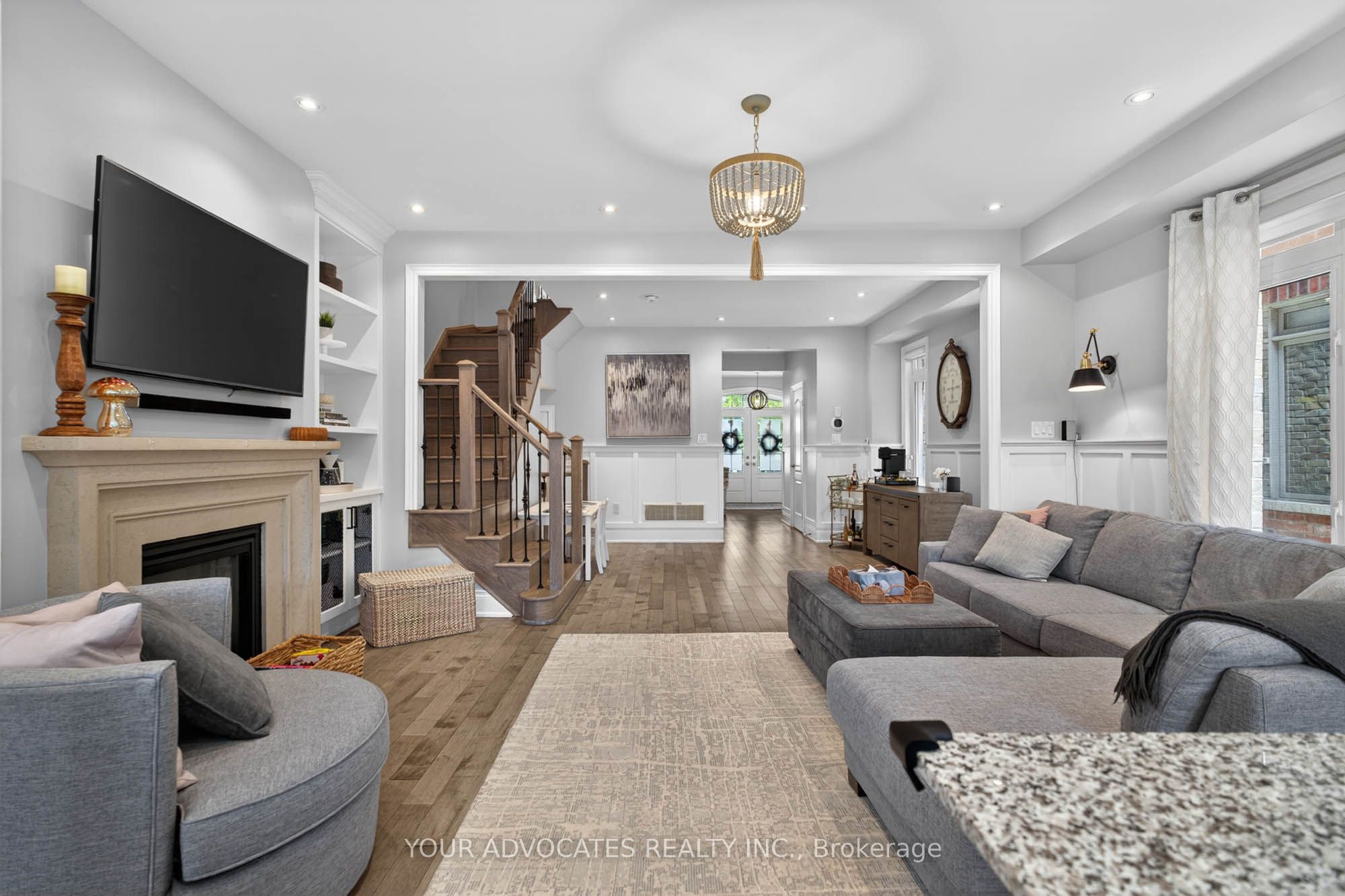 242 Cranbrook Crescent