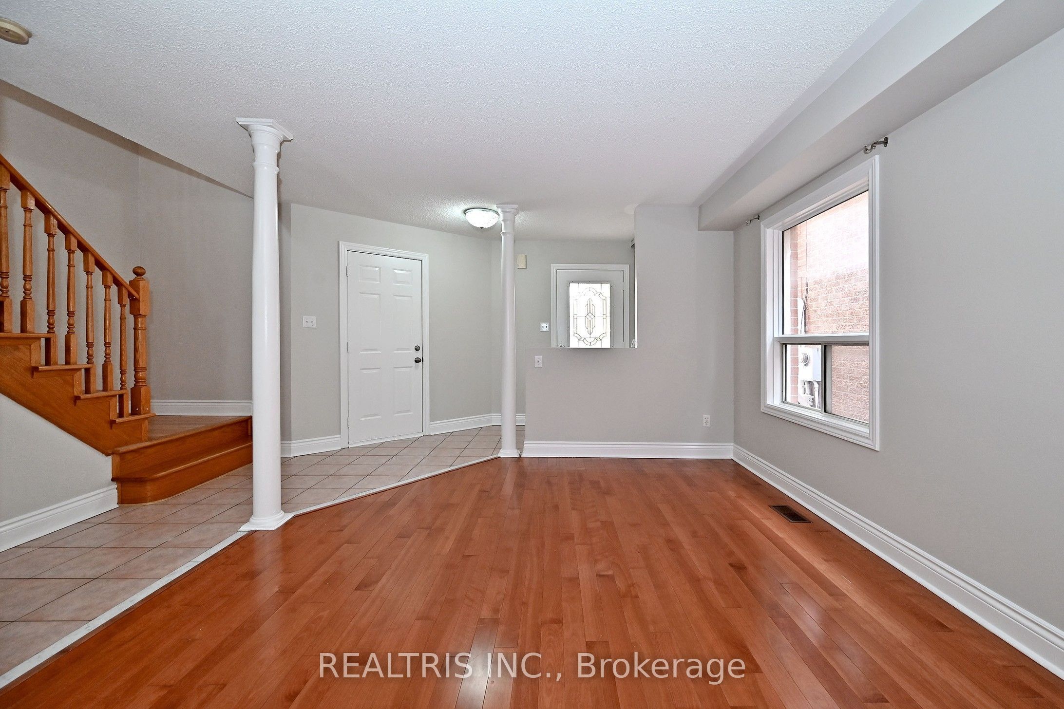 101 Booth Crescent N