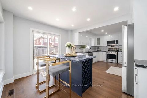 23 Fenflower Court Brampton ON L7A 1H3