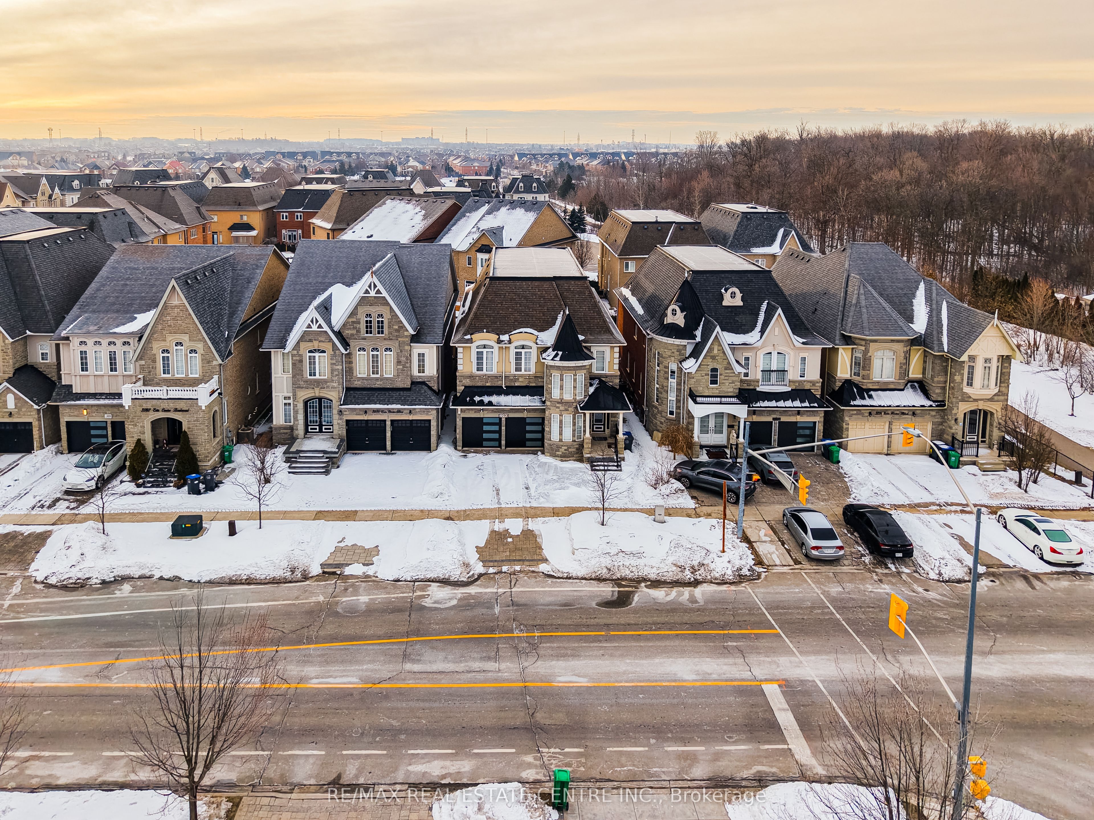 3290 Erin Centre Boulevard