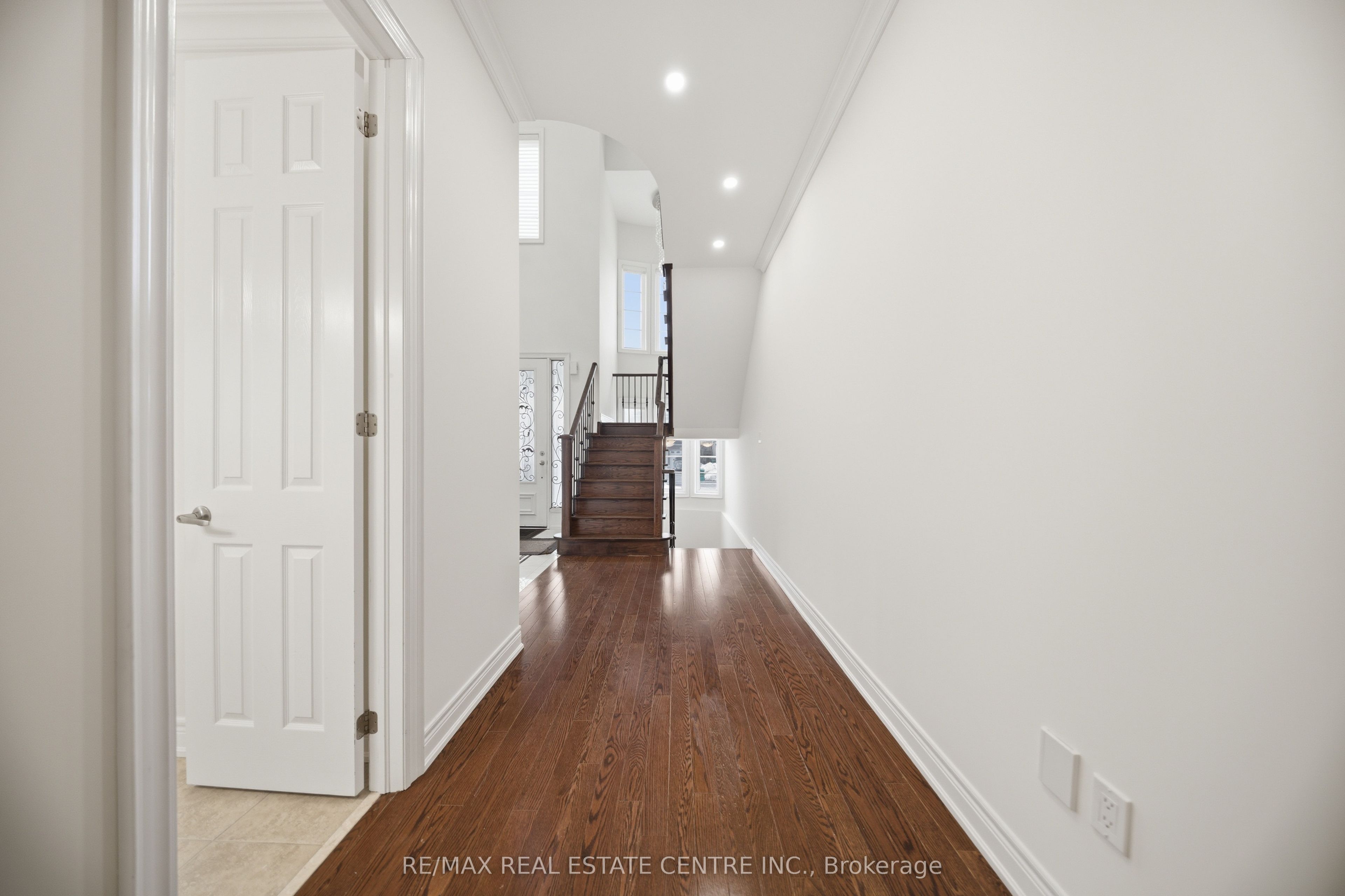 3290 Erin Centre Boulevard