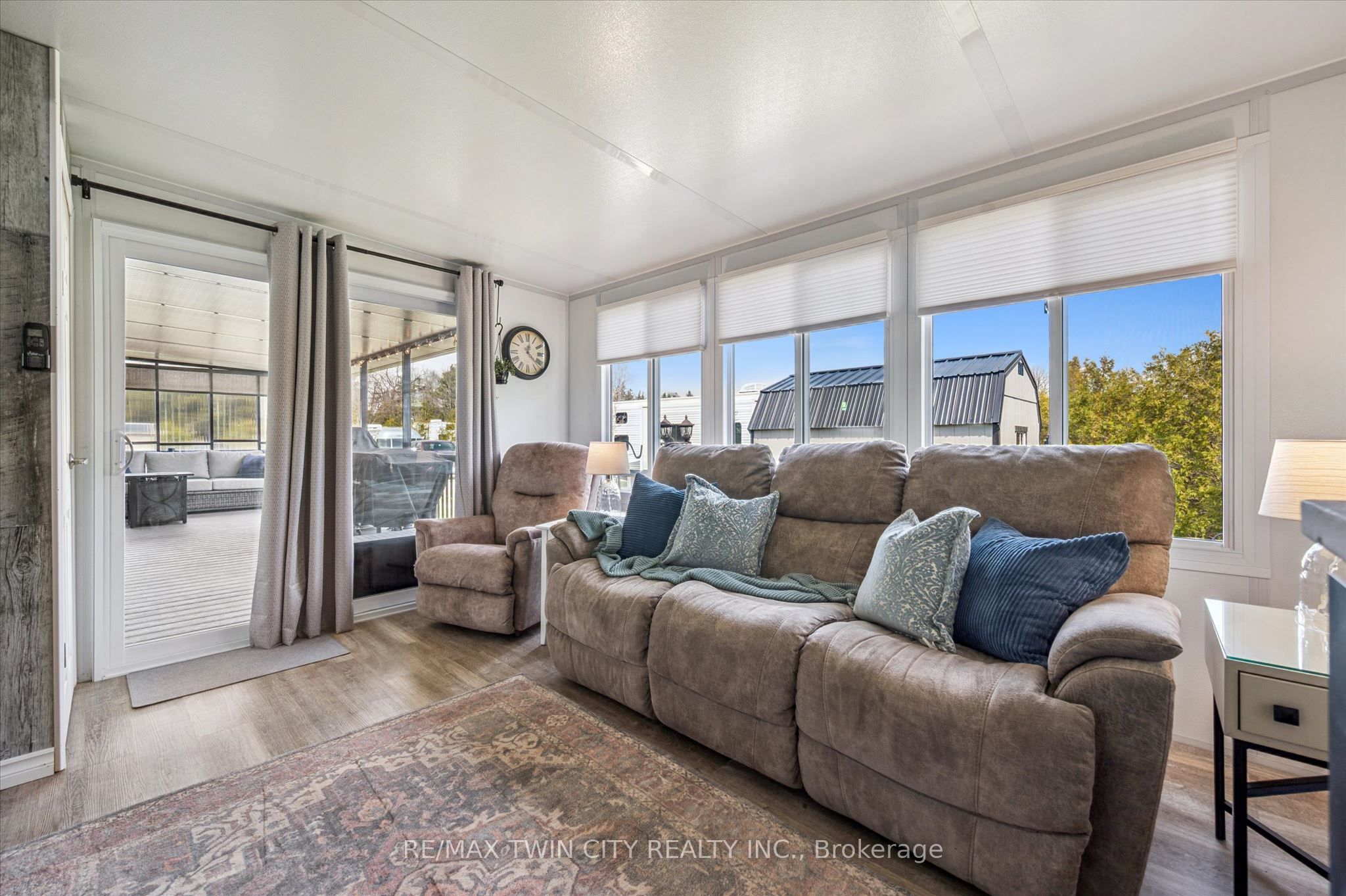 930 Lakeshore Road 83