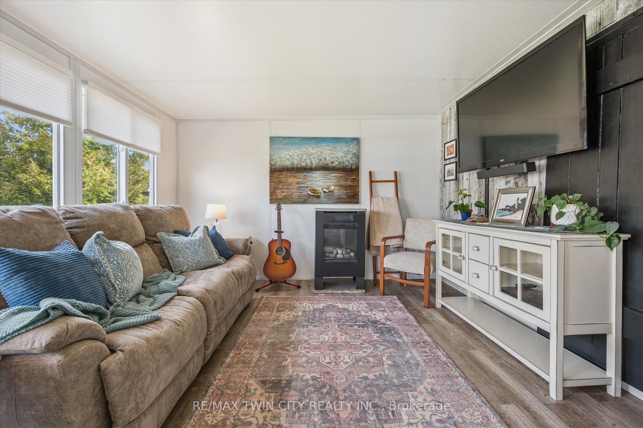 930 Lakeshore Road 83