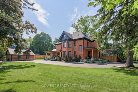 376 Chartwell Road Oakville ON L6J 4A3