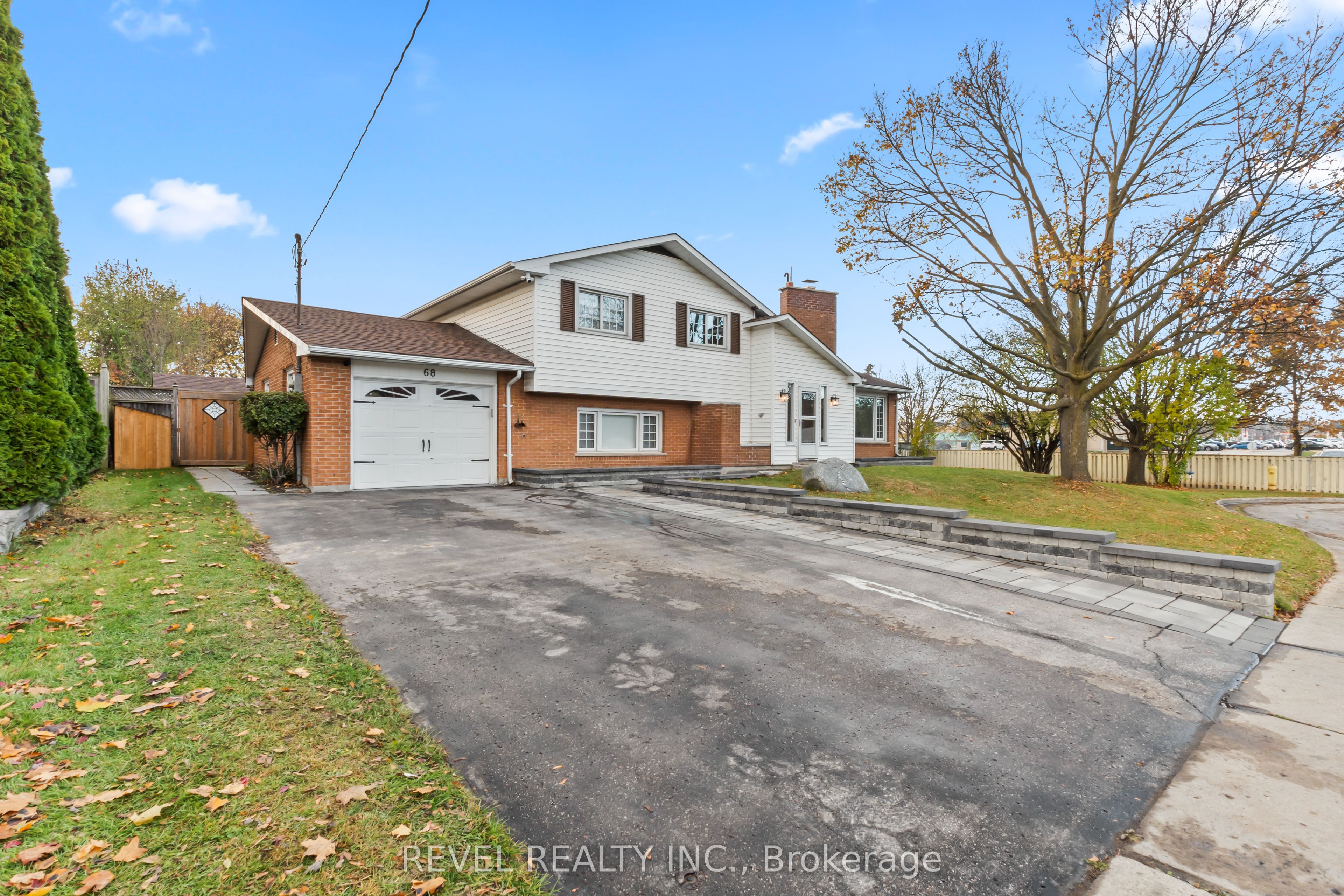 68 Applewood Crescent