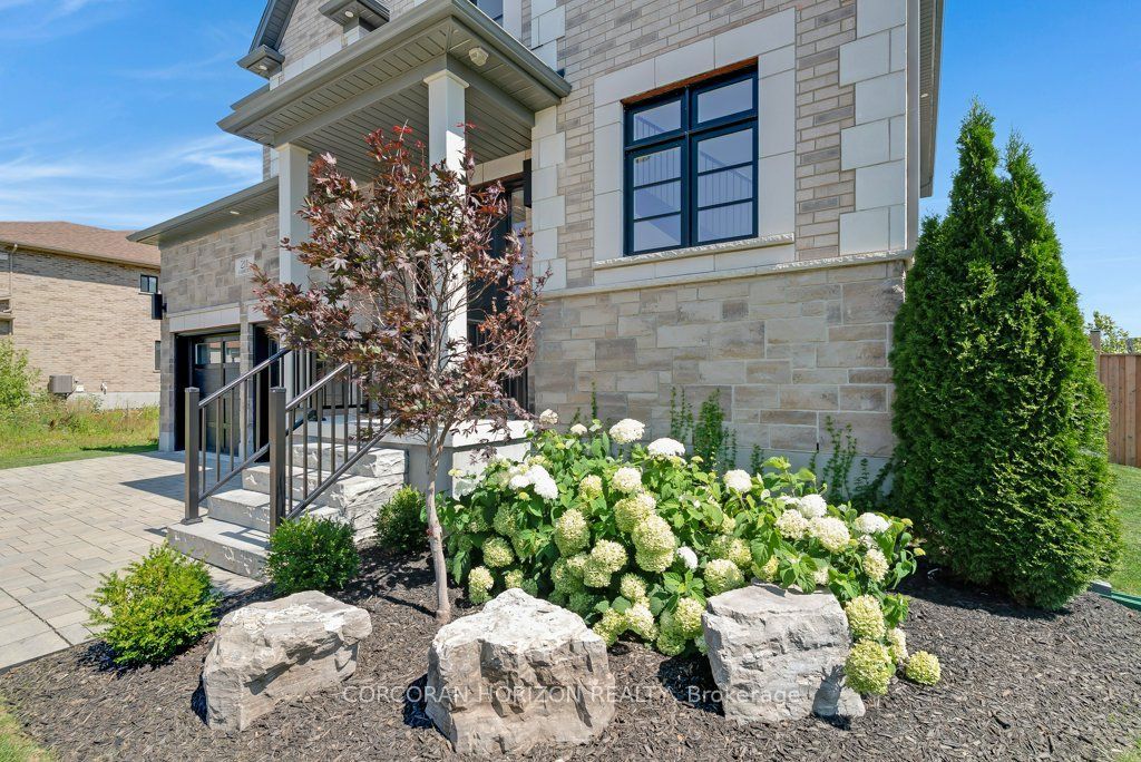 211 Ambrous Crescent