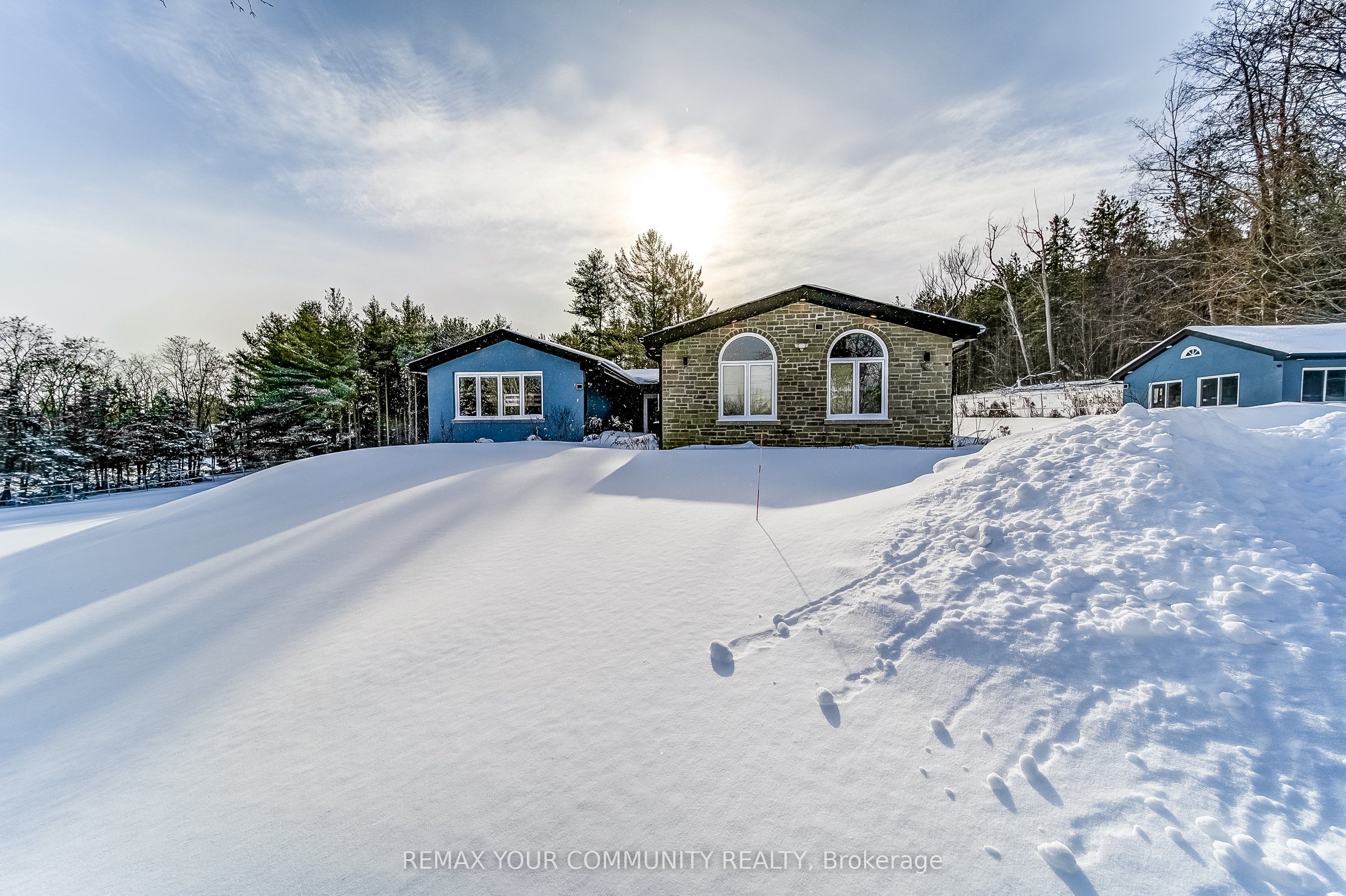 3433 Mount Albert Road