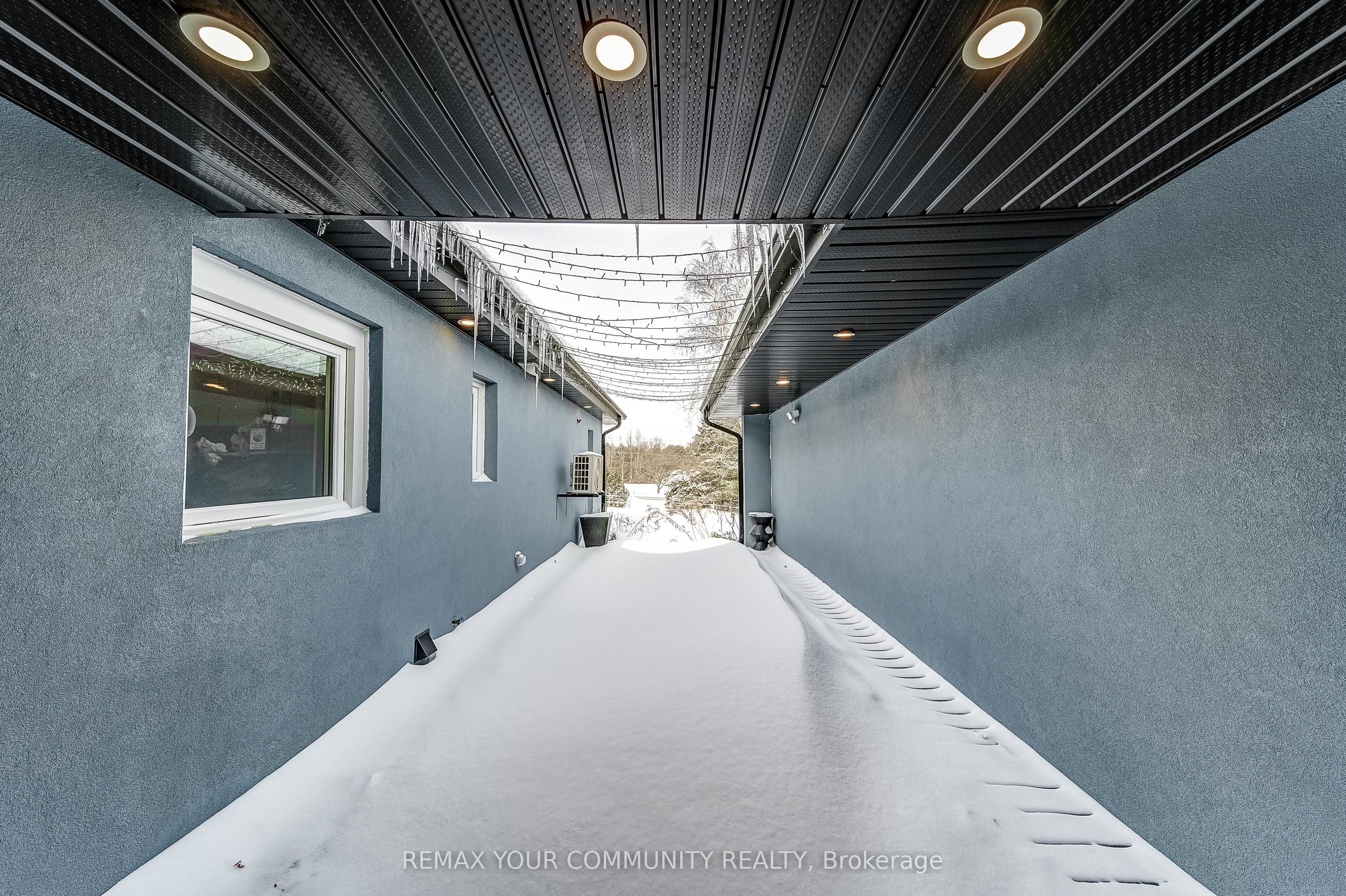 3433 Mount Albert Road