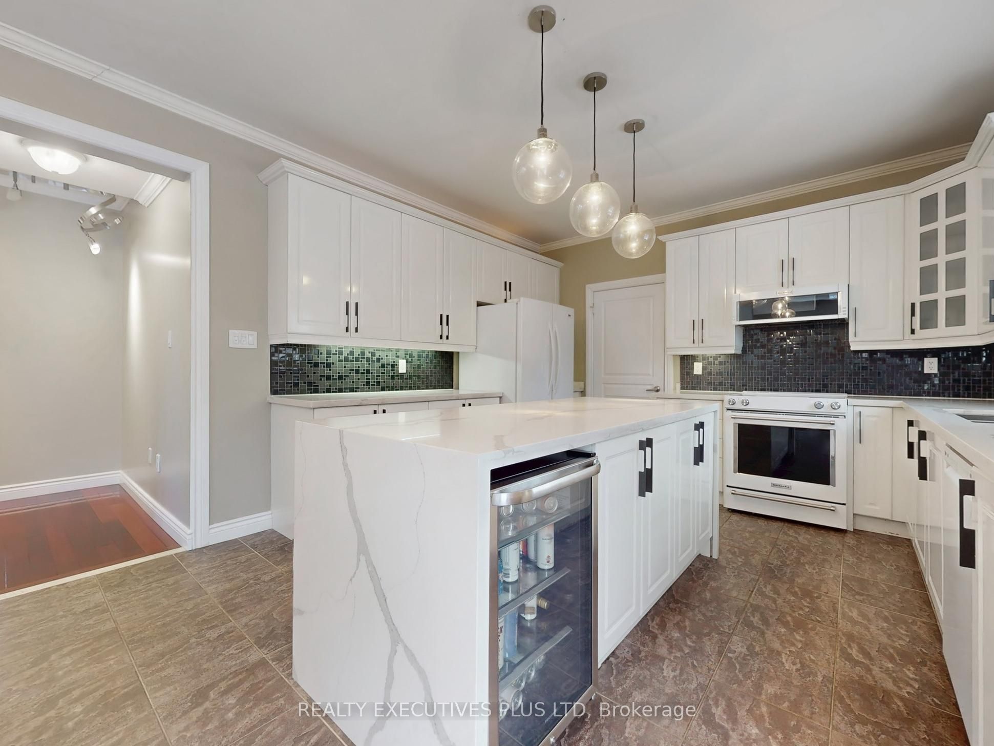 46 Williamson Drive W