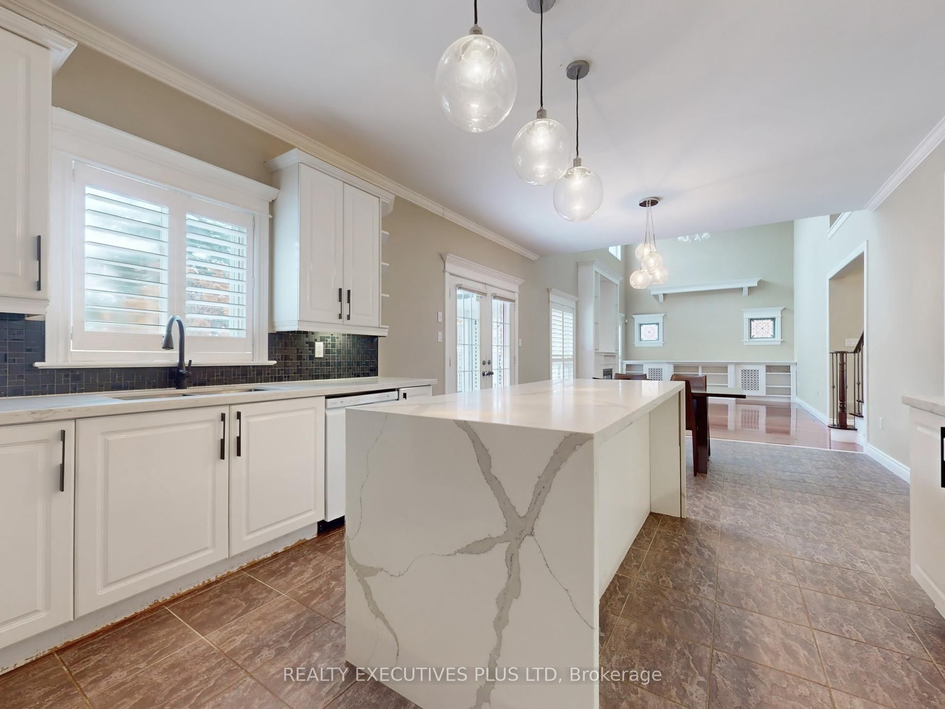 46 Williamson Drive W