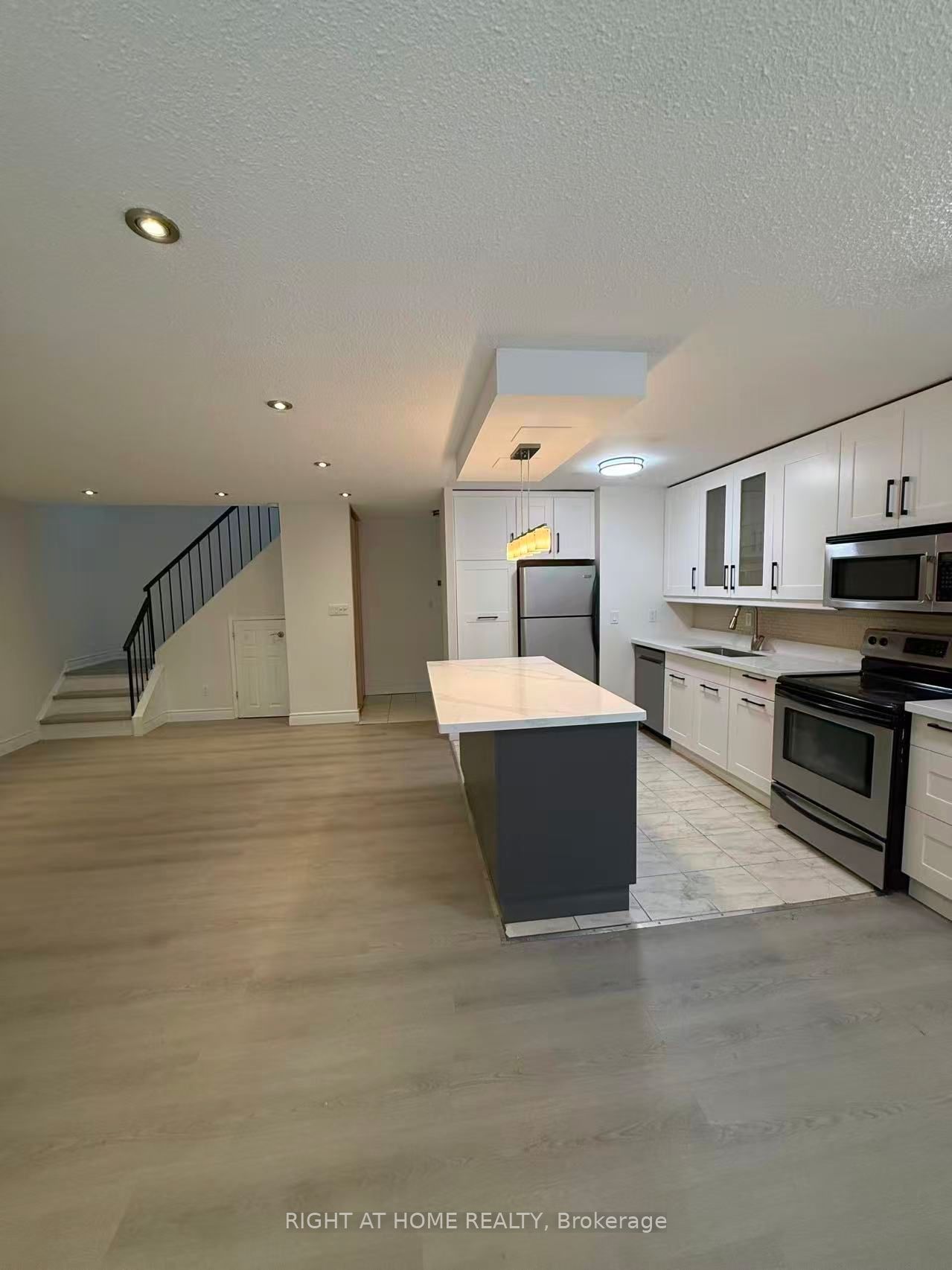3025 The credit woodlands Drive 109