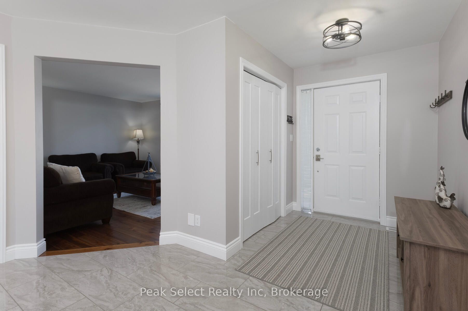 12 MEADOWRIDGE Drive