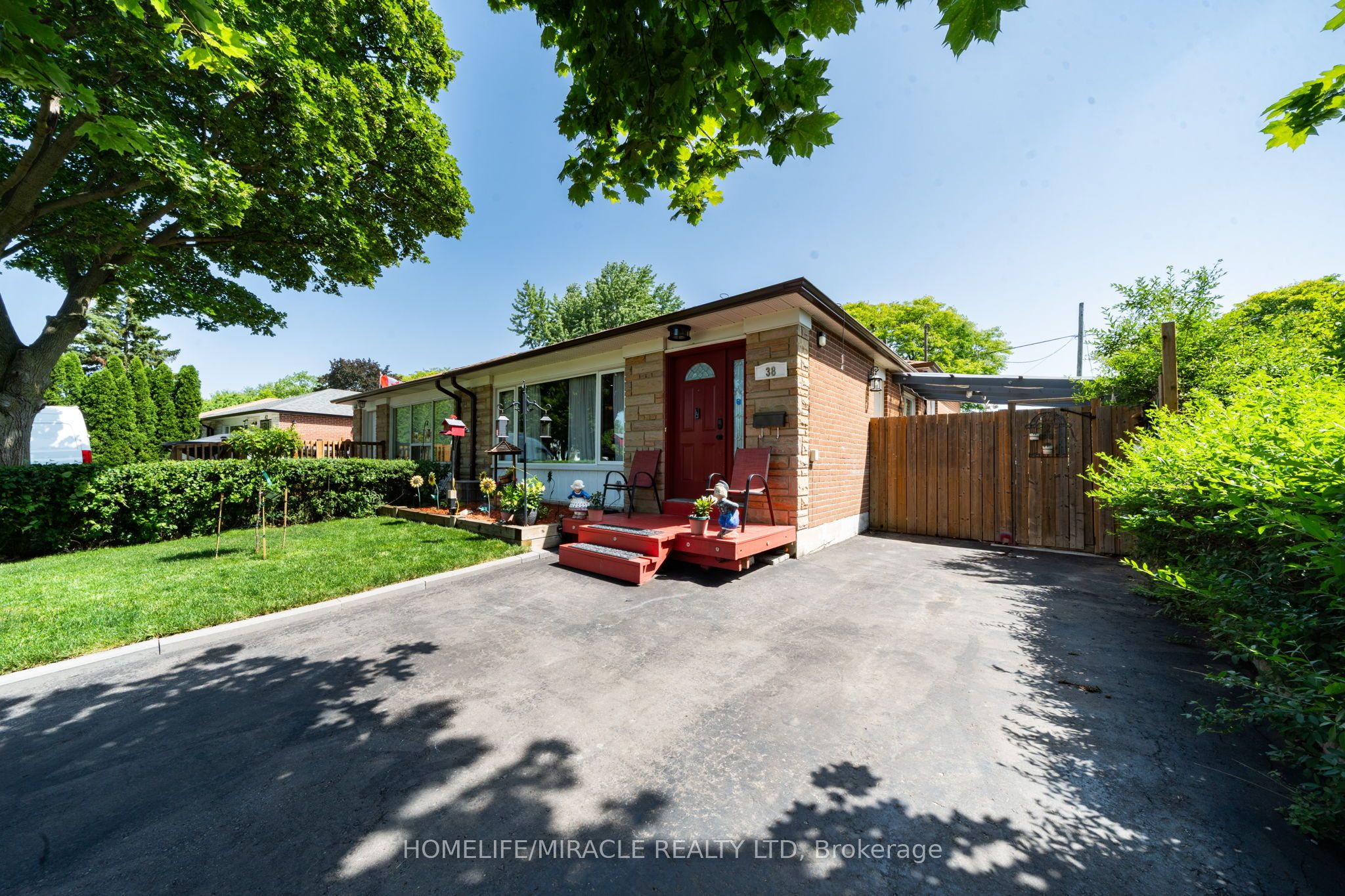 38 Ascot Avenue