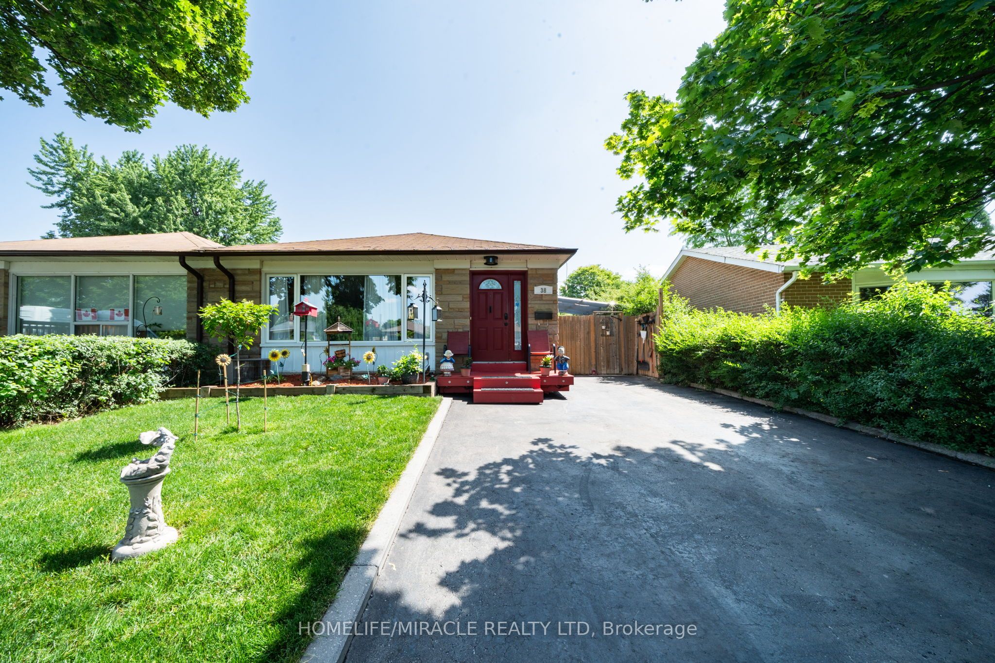 38 Ascot Avenue
