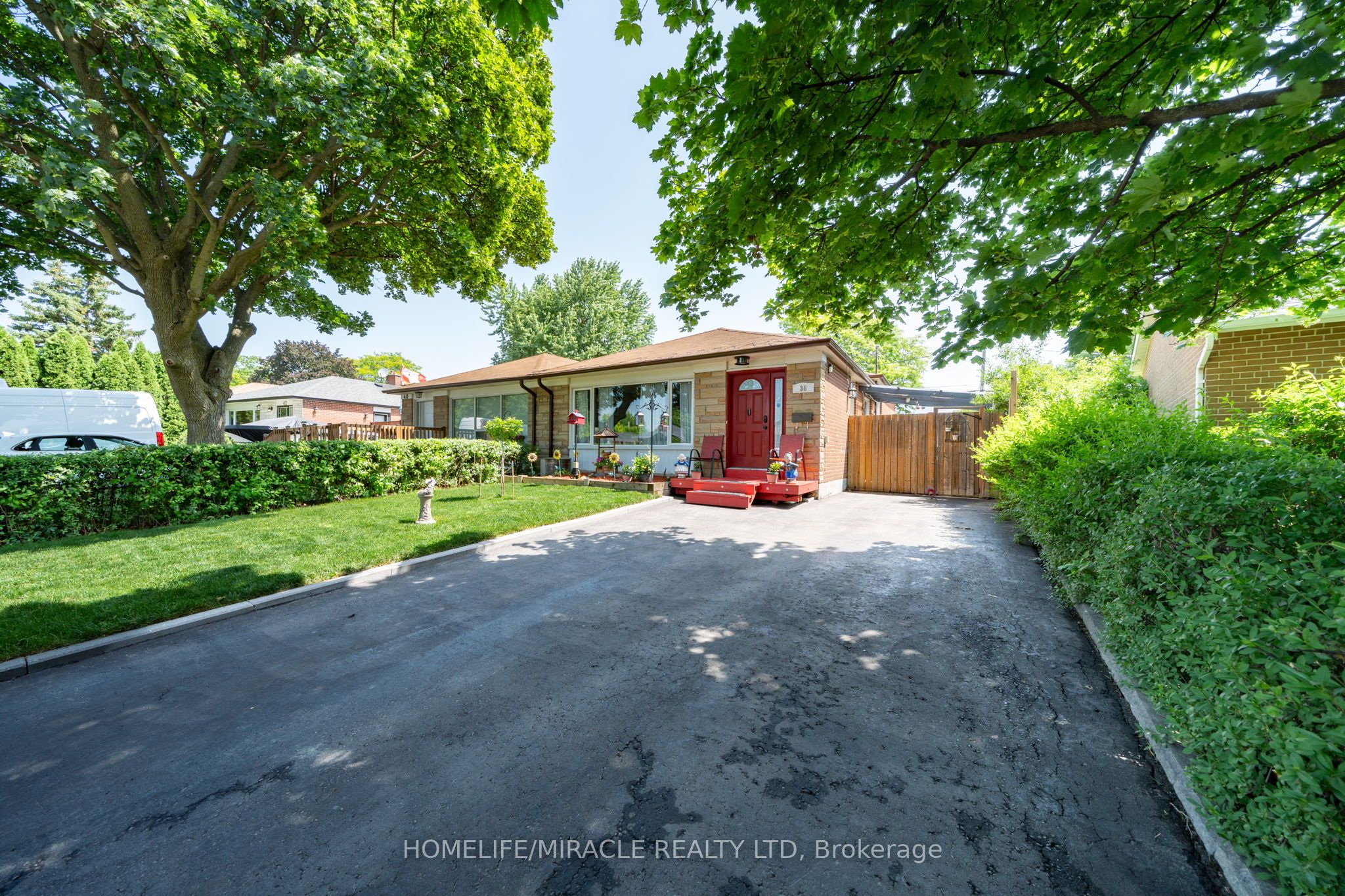 38 Ascot Avenue