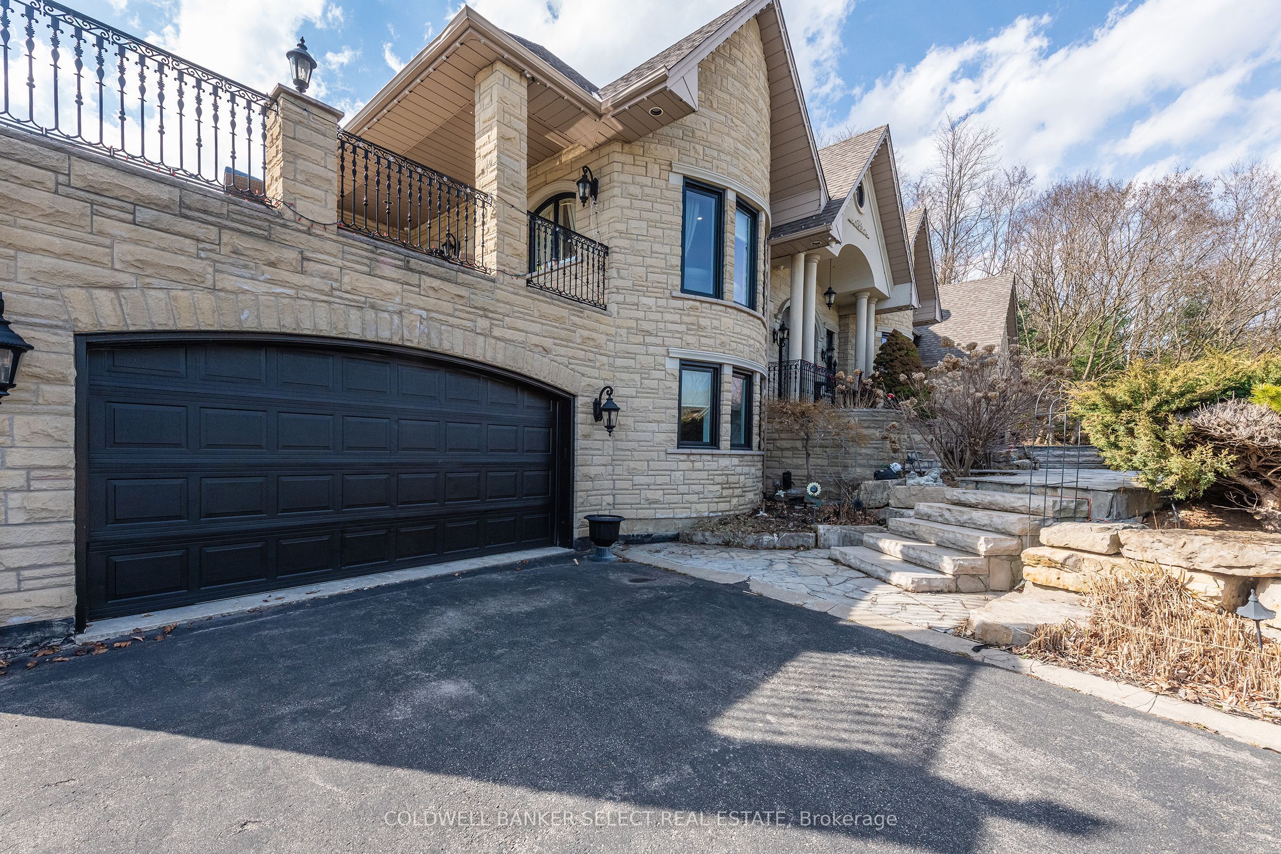4 Valley Hill Drive
