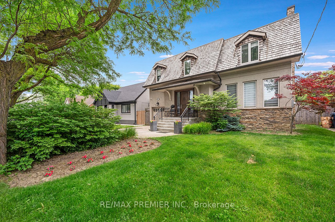 35 Yorkdale Crescent