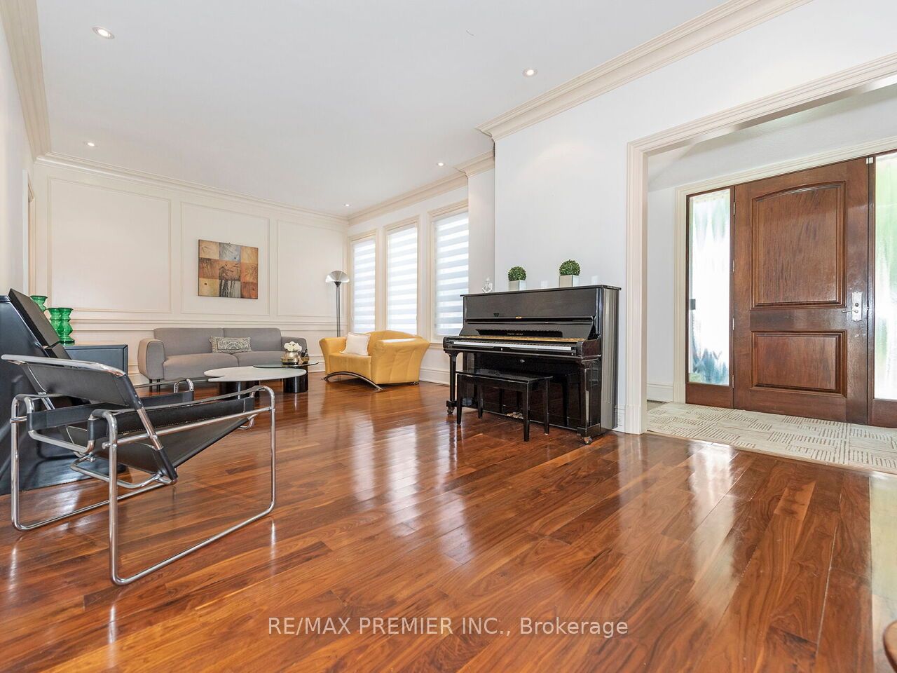 35 Yorkdale Crescent