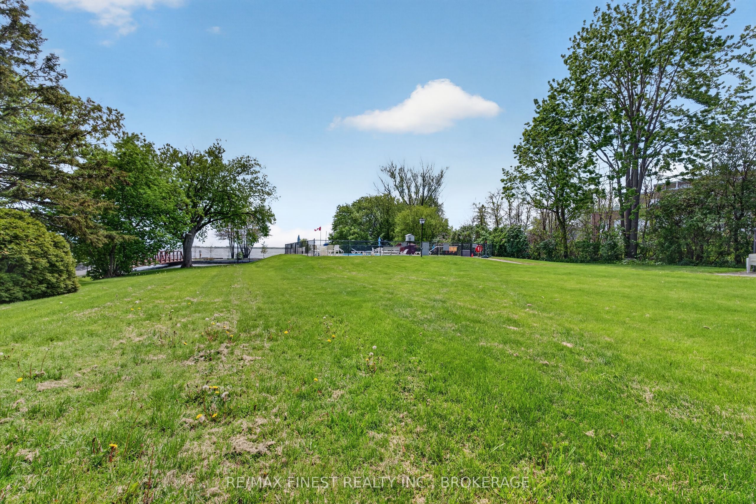 2 Mowat Avenue 206