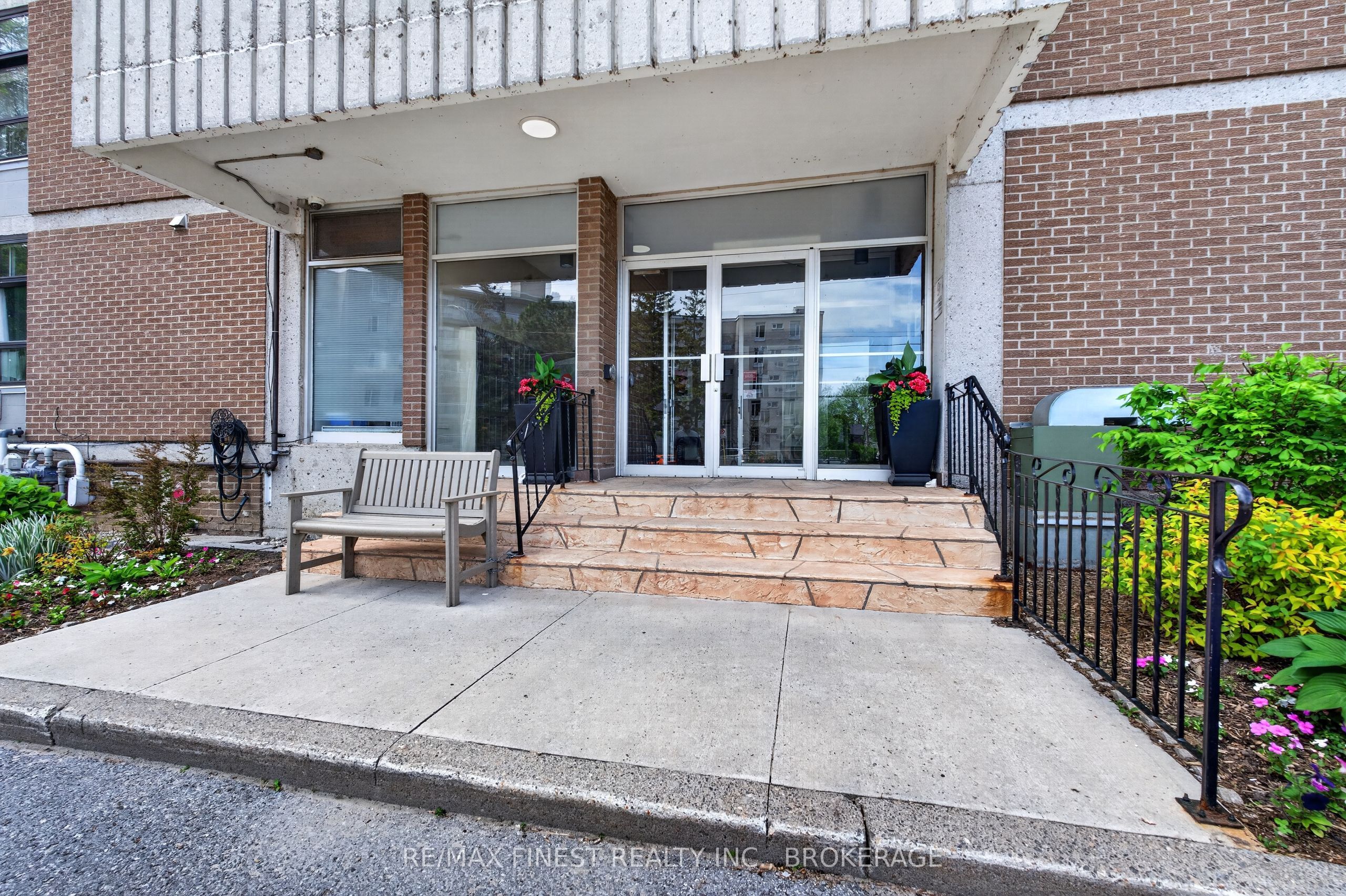 2 Mowat Avenue 206
