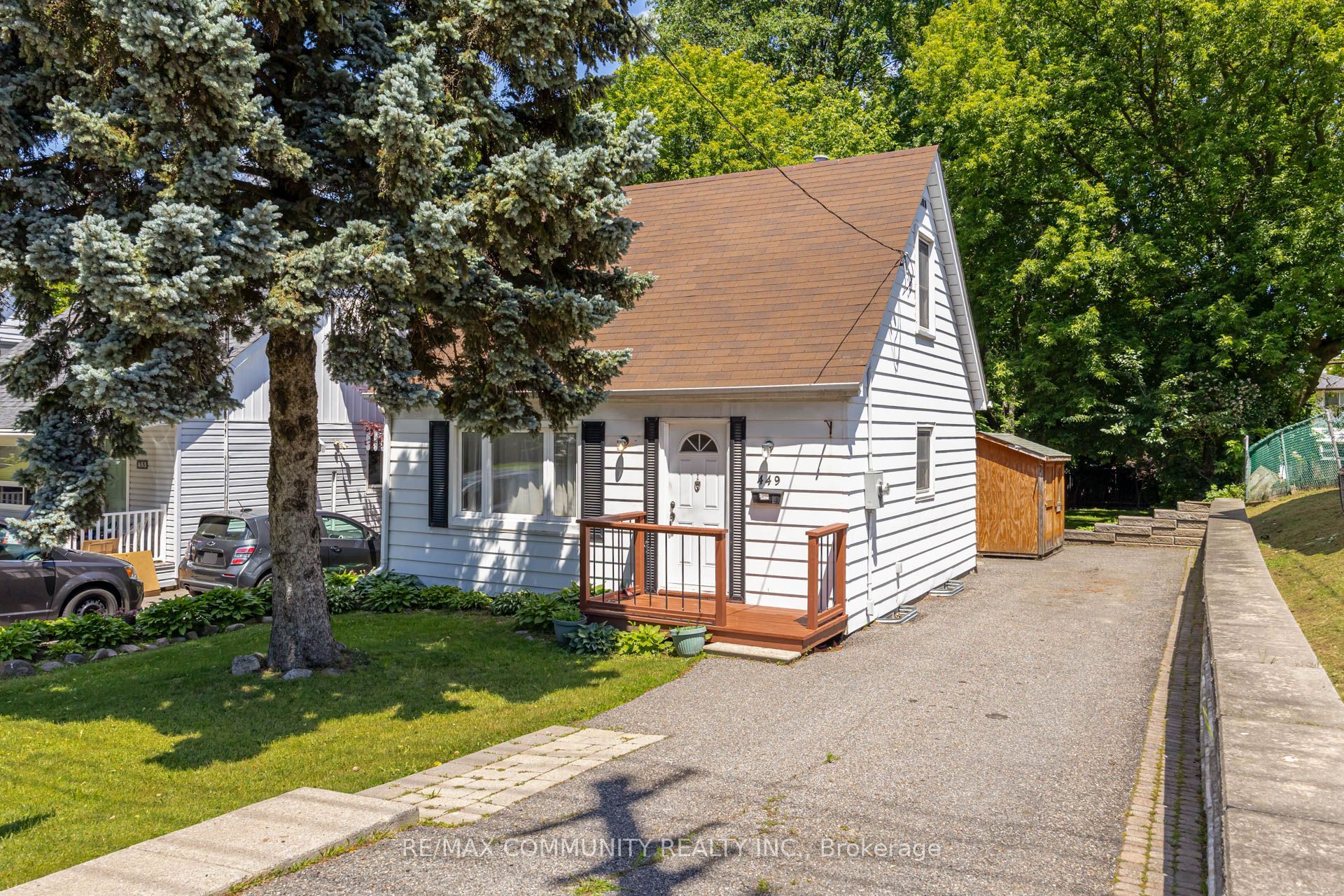 449 Ritson Road N