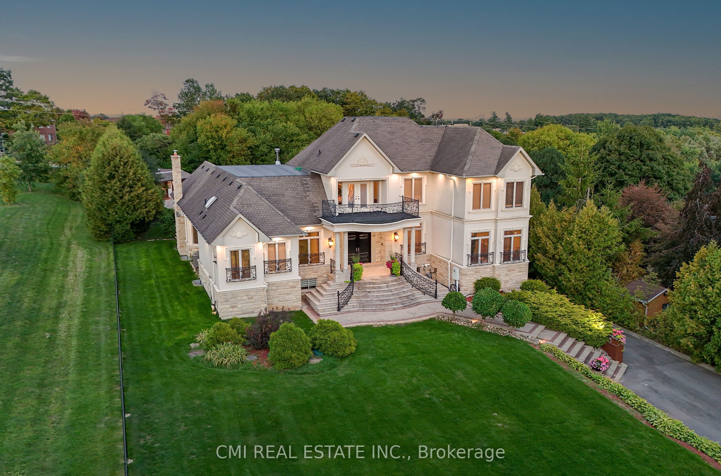776 Woodland Acres Crescent
