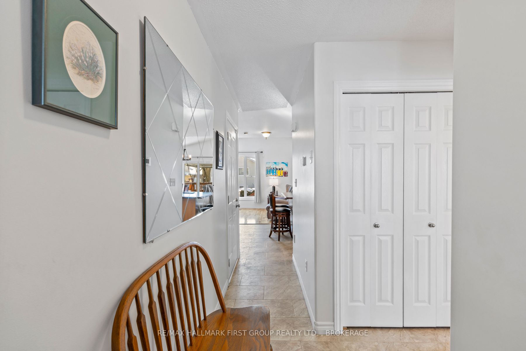 979 Rainbow Crescent