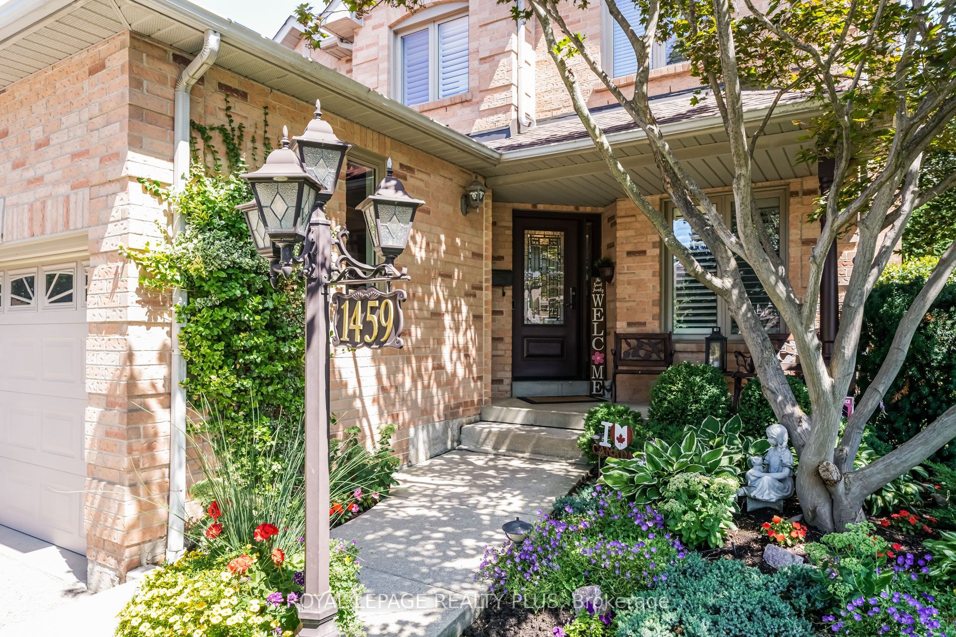 1459 Ravensmoor Crescent