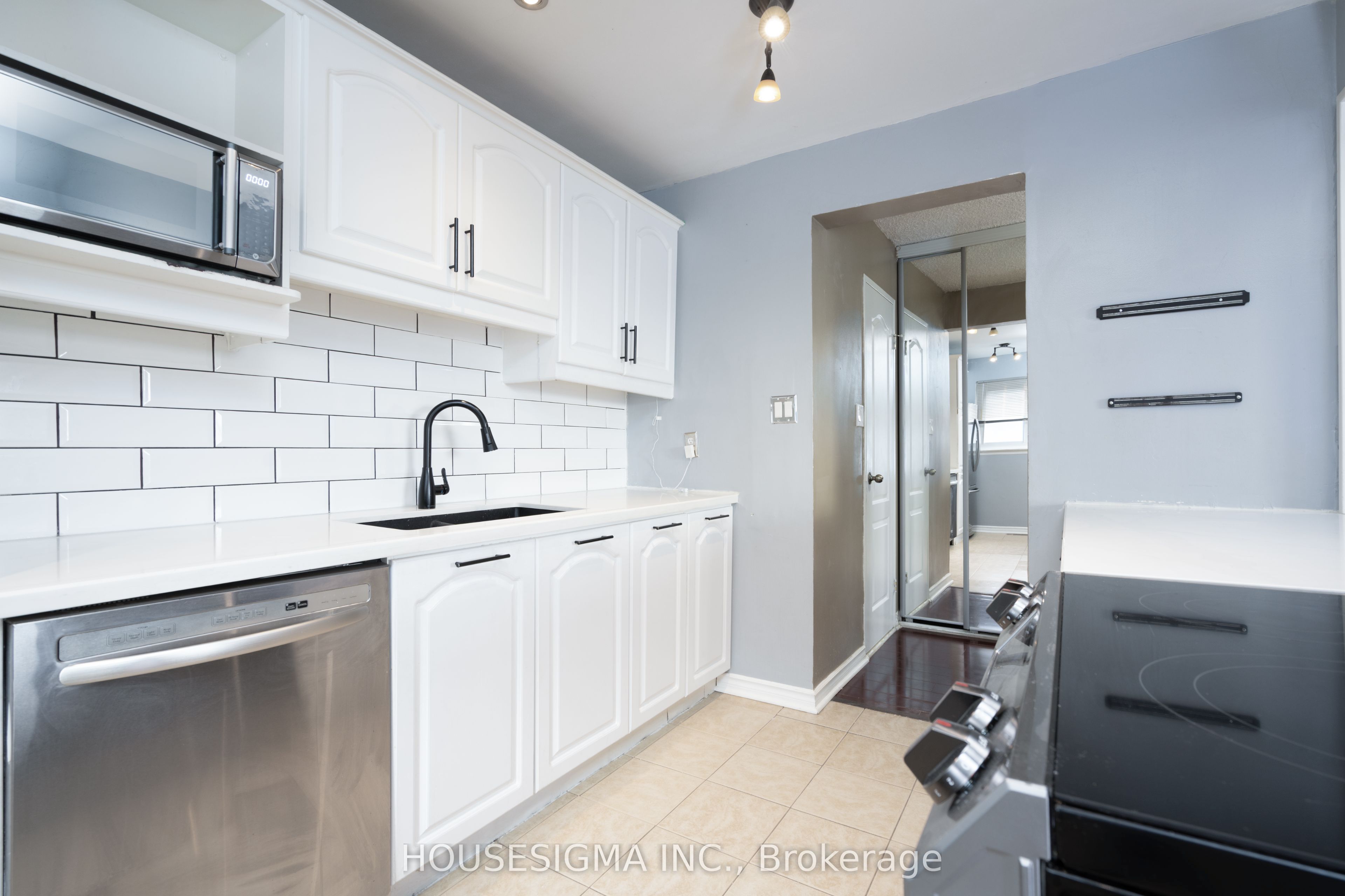 321 Blackthorn Street 82