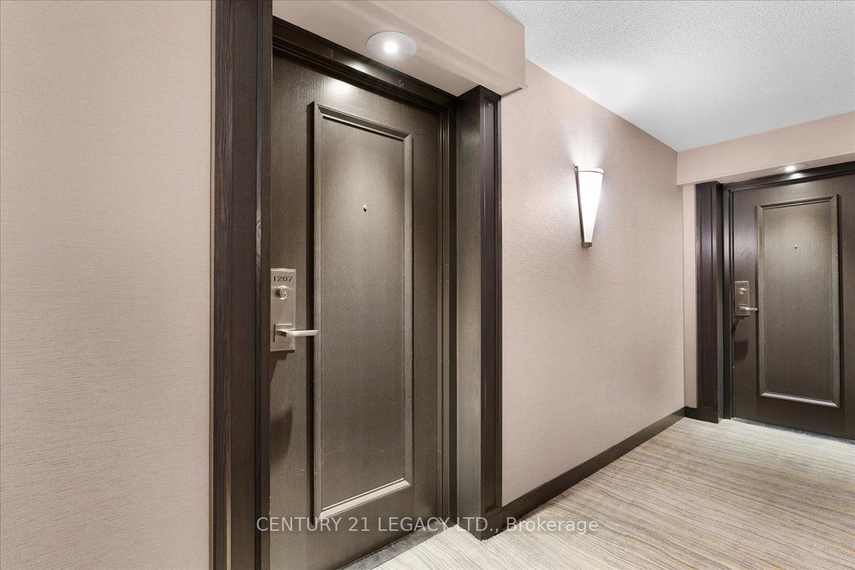 2269 Lake shore Boulevard W 1207