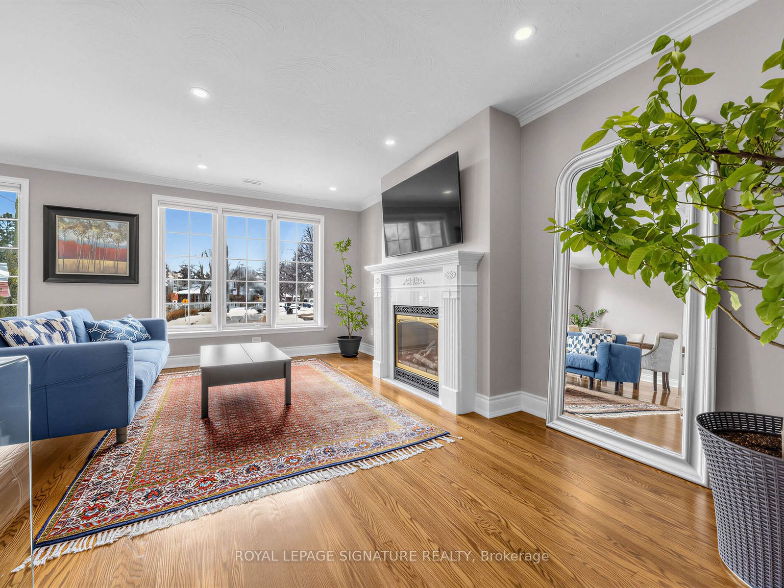 44 Lowcrest Boulevard