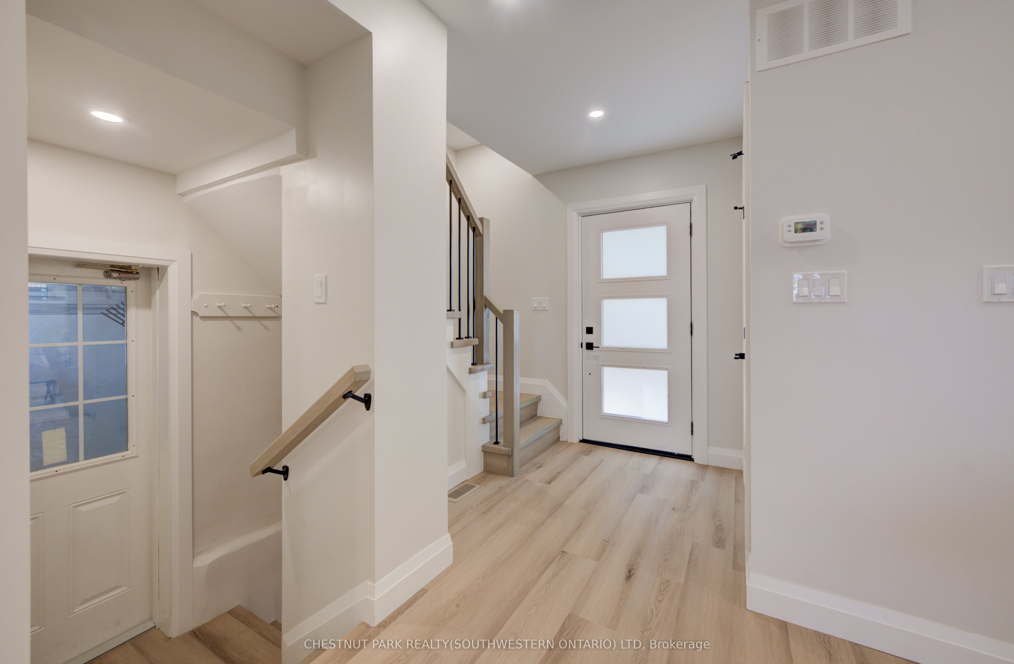 34 Moore Avenue N