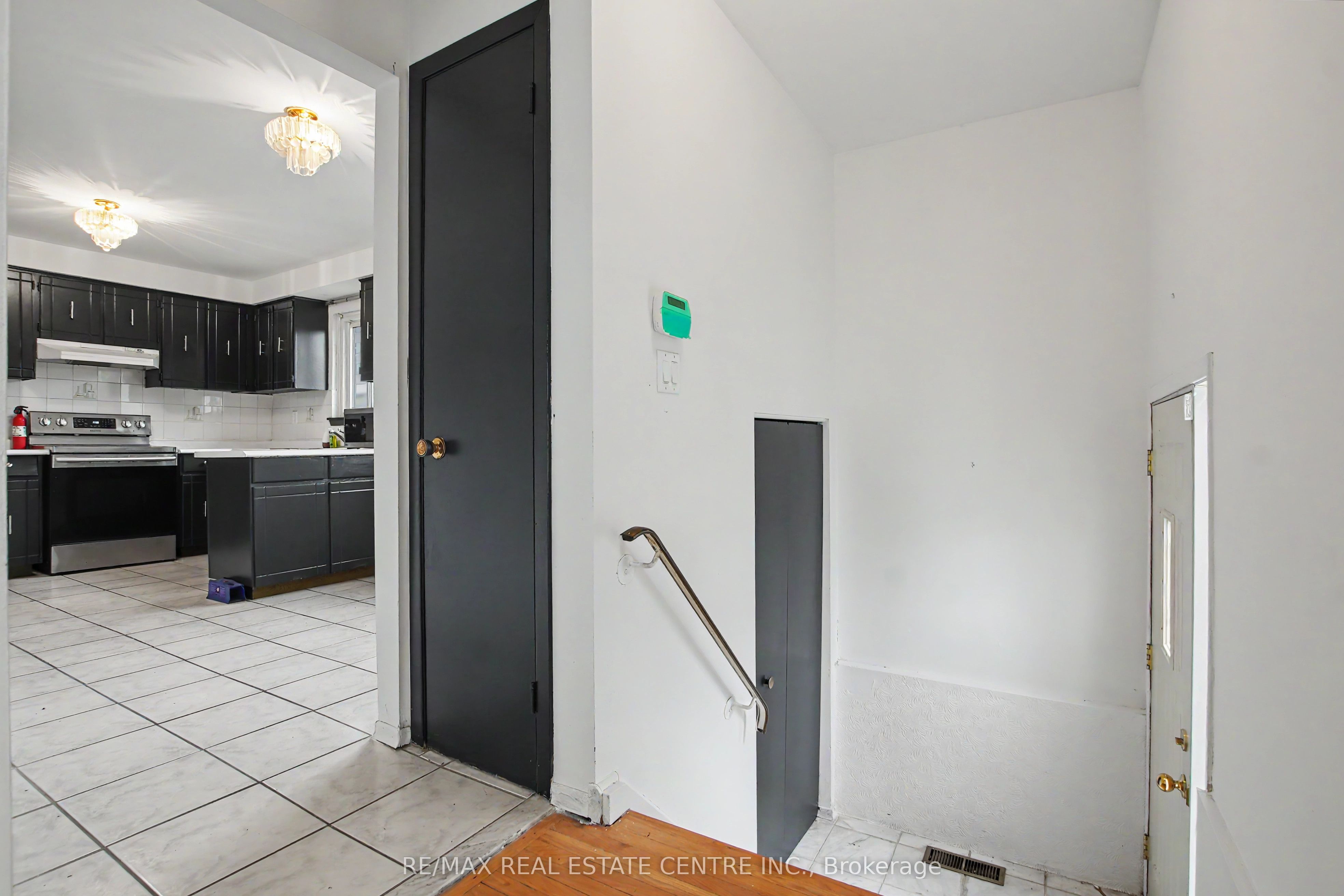396 Pinemeadow Avenue