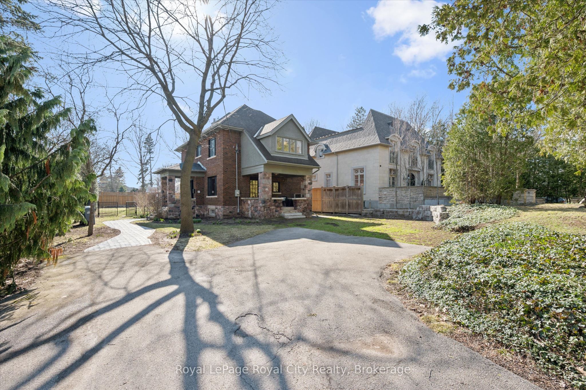 87 University Avenue W