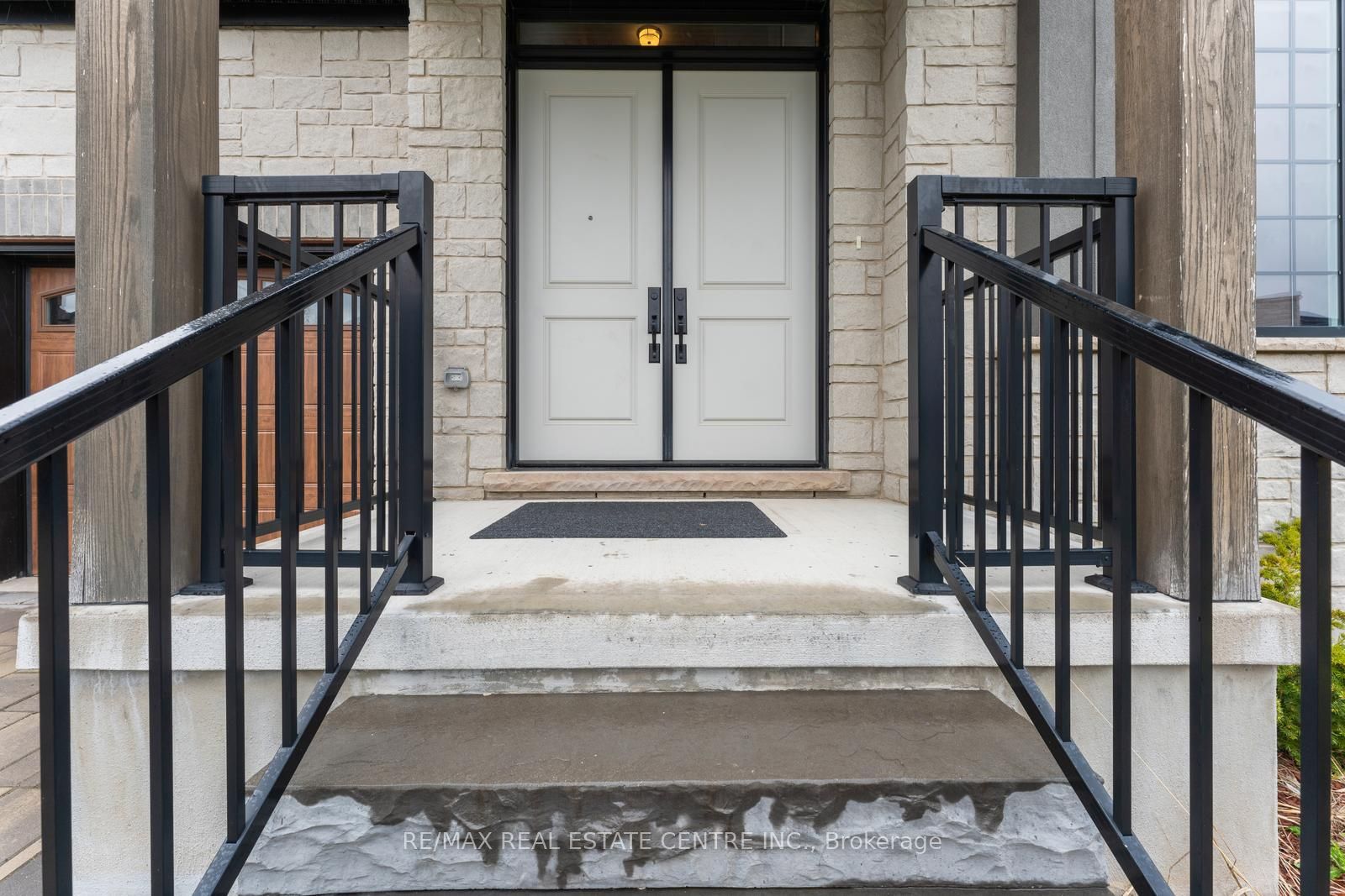 94 Pondcliffe Drive