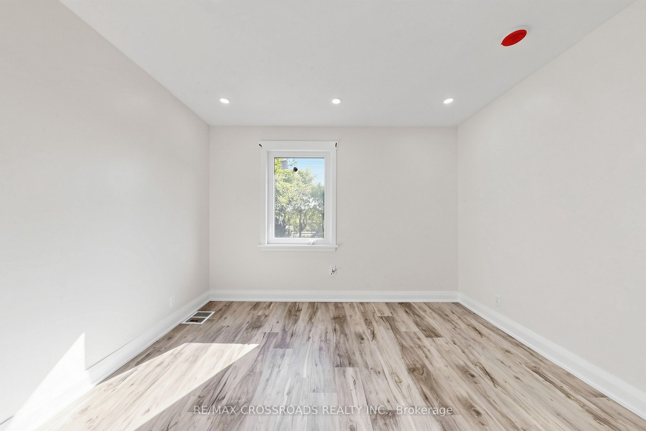 1496 Simcoe Street N