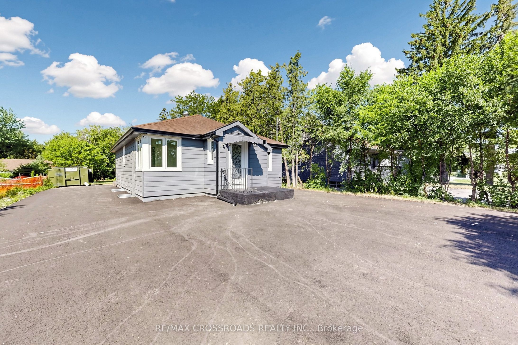 1496 Simcoe Street N